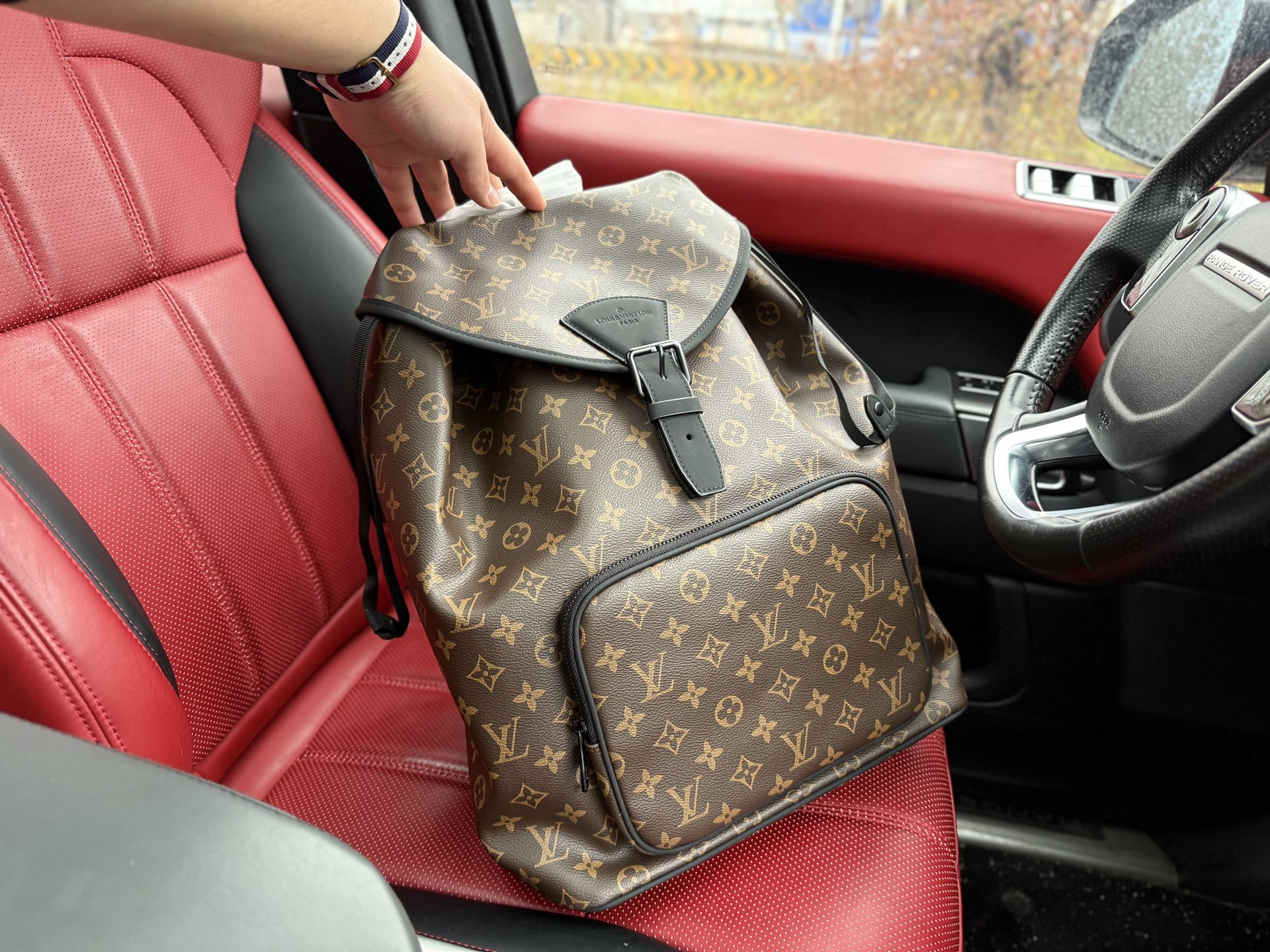 LV backpack full body presbyopia