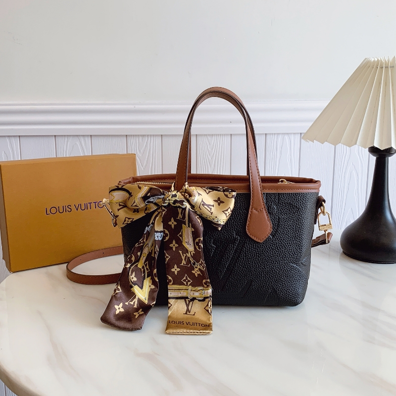 Louis Vuitton's new fashionable and versatile shoulder crossbody bag