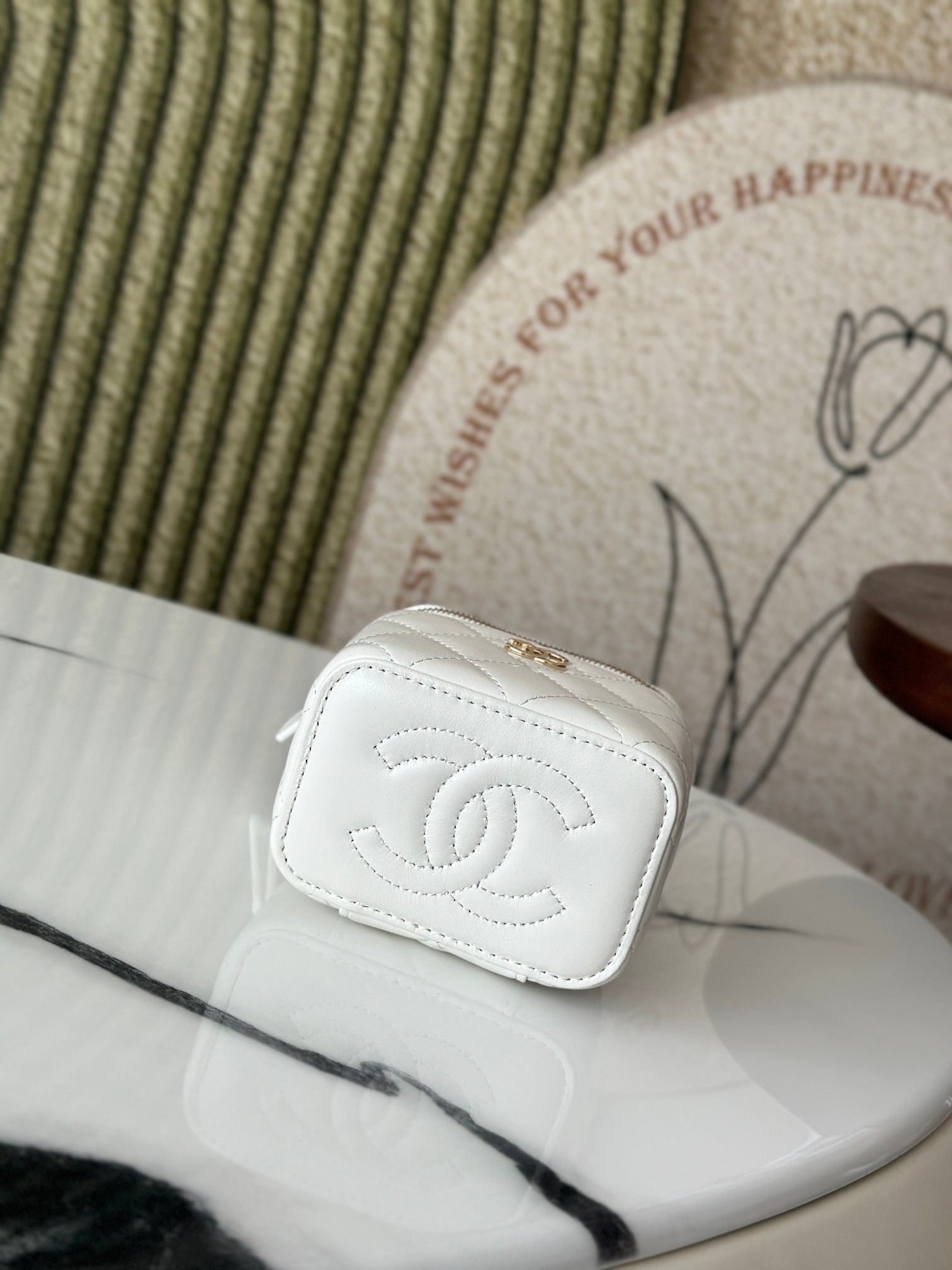 Top version Chanel Chain Makeup Bag with a makeup mirror inside