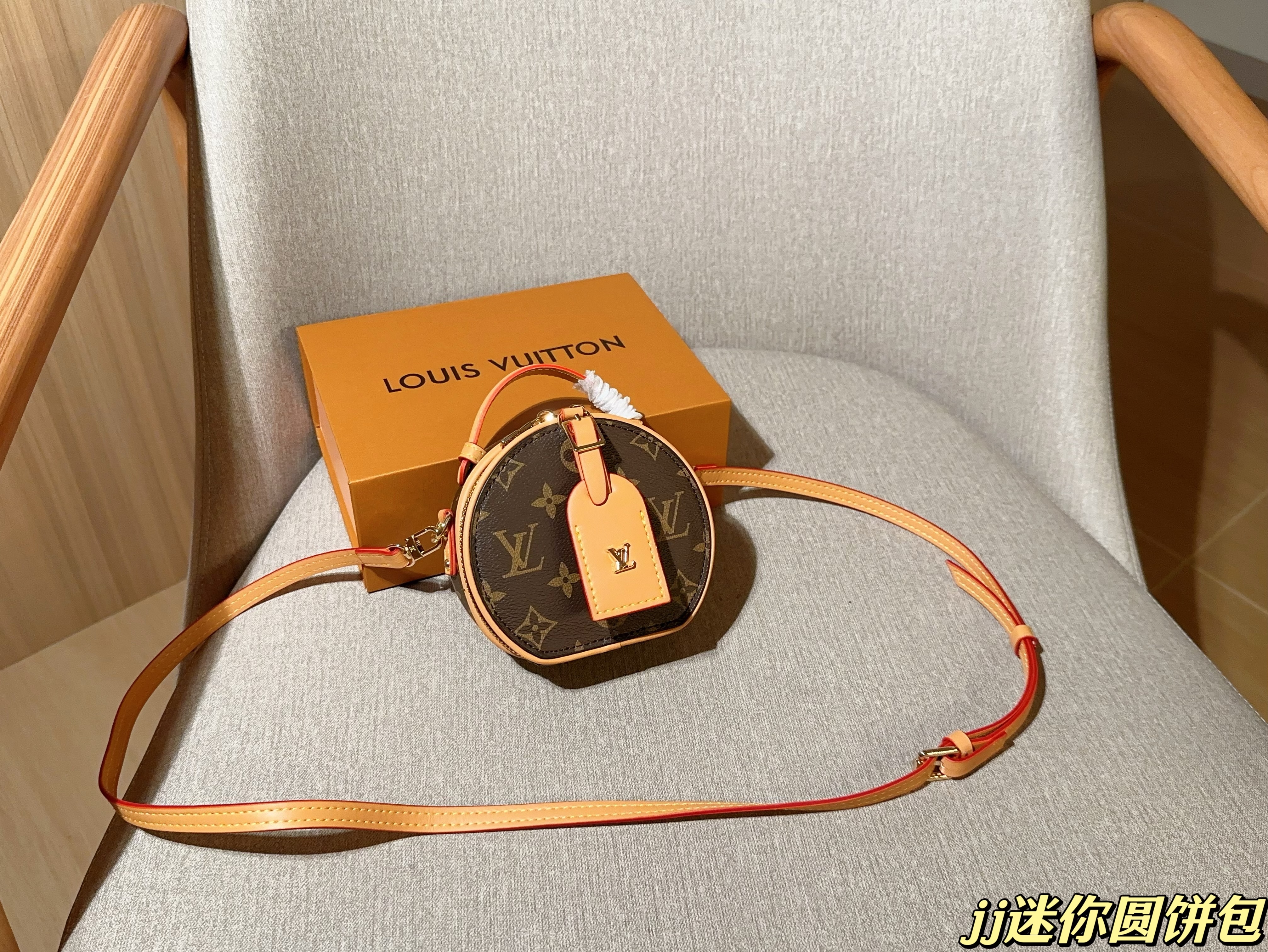 Louis Vuitton mini Round cake bag