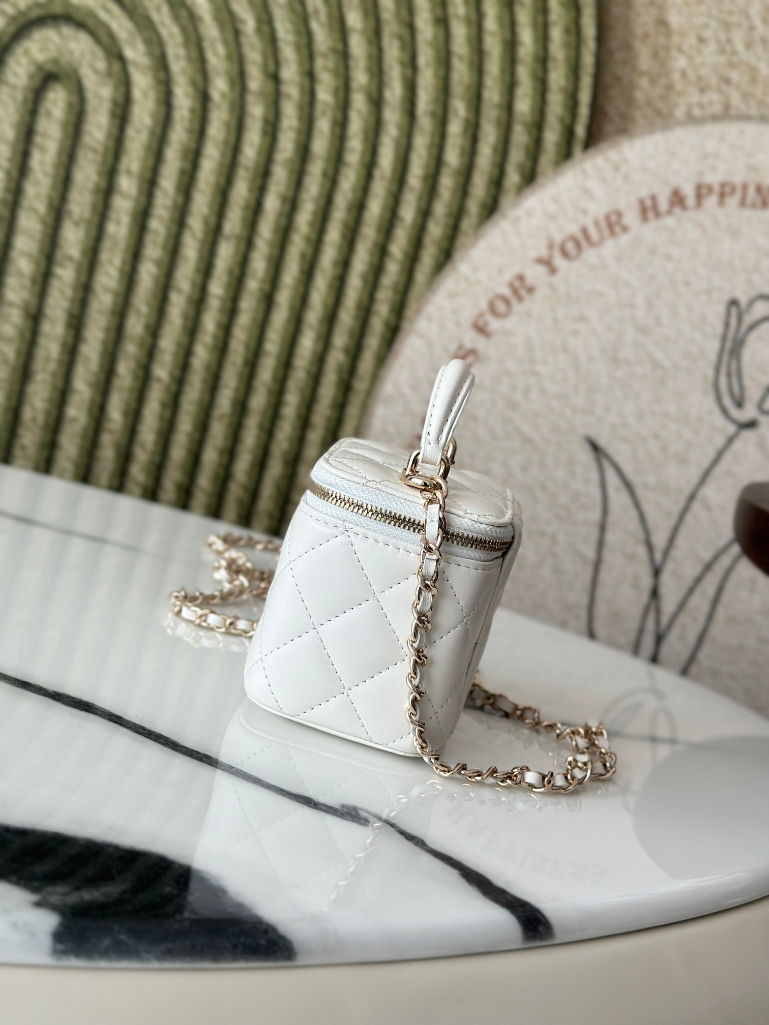 Top version Chanel Chain Makeup Bag with a makeup mirror inside