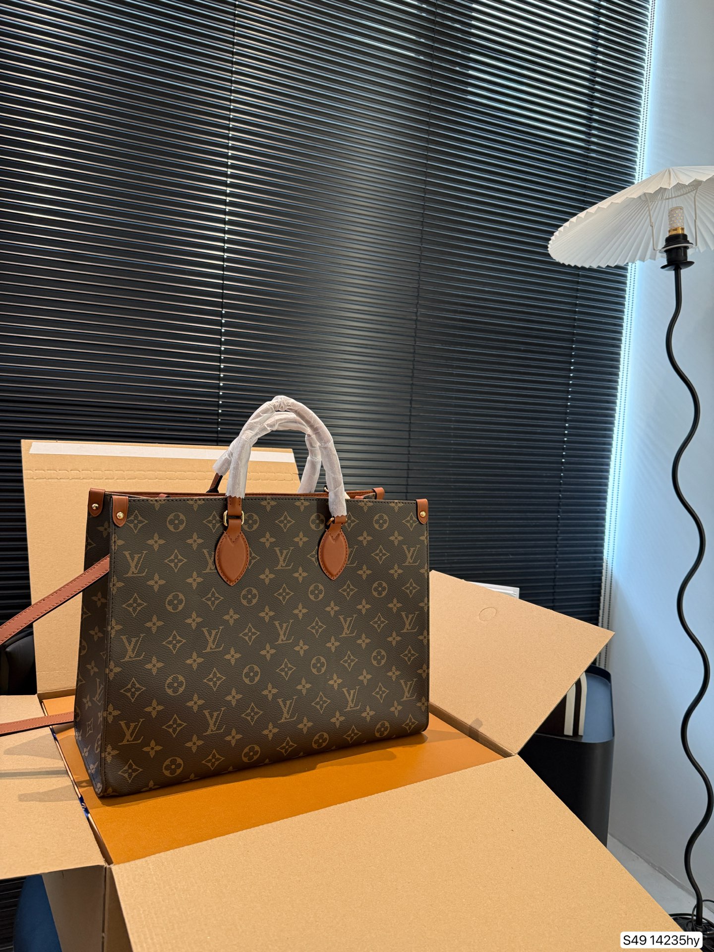 LV classic tote bag