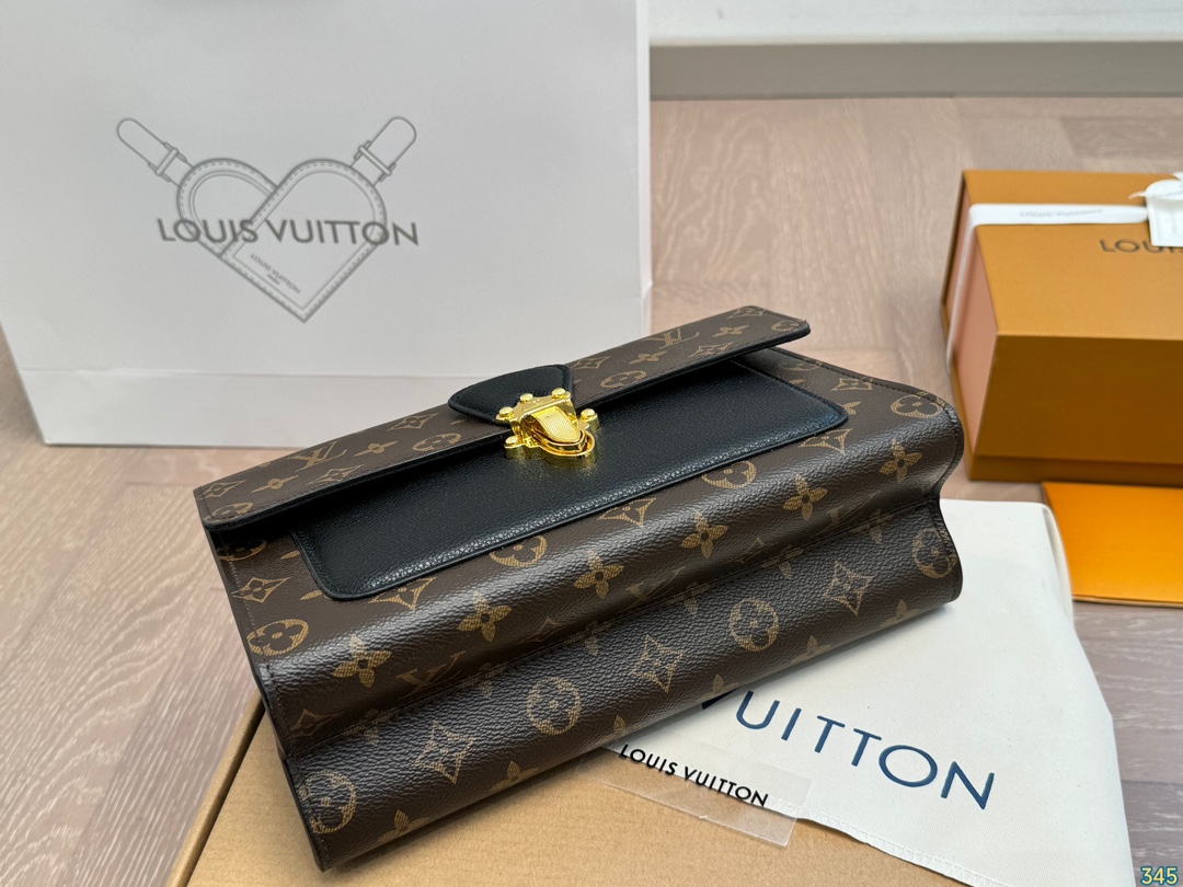 LV victoire chain bag