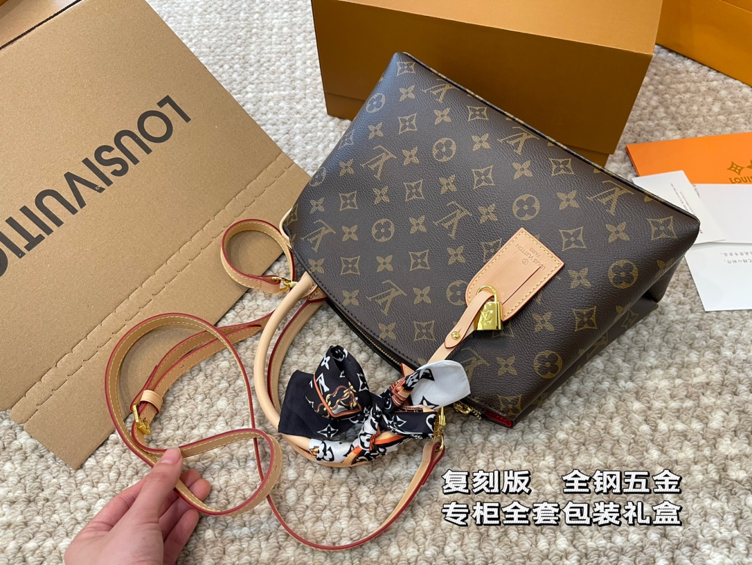 LV classic old flower Montaigne bag