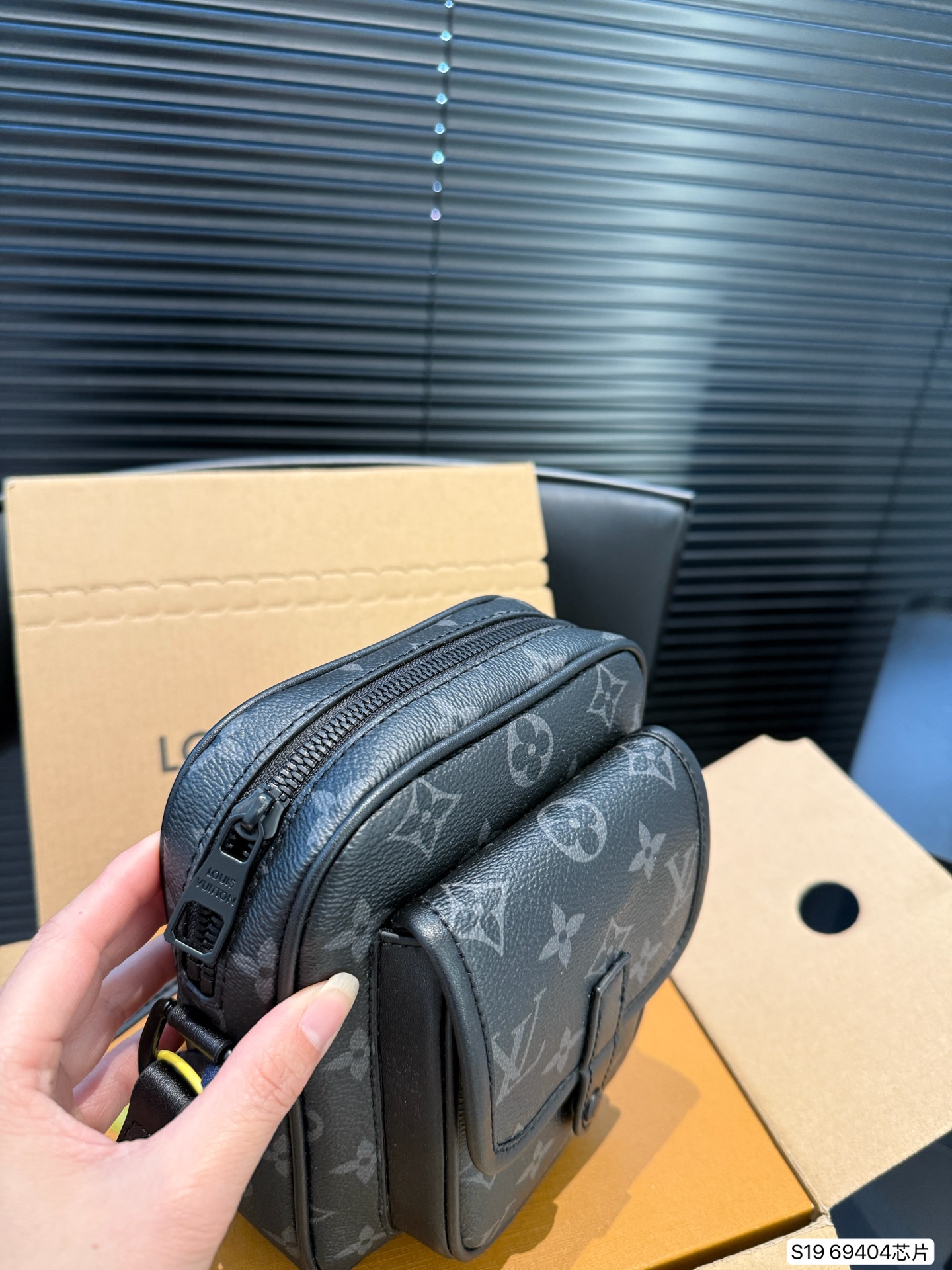 LV messenger bag men's camera bag