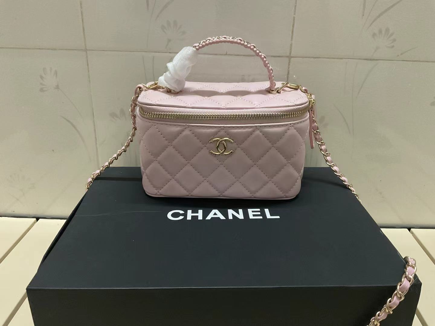 Chanel chain crossbody shoulder bag