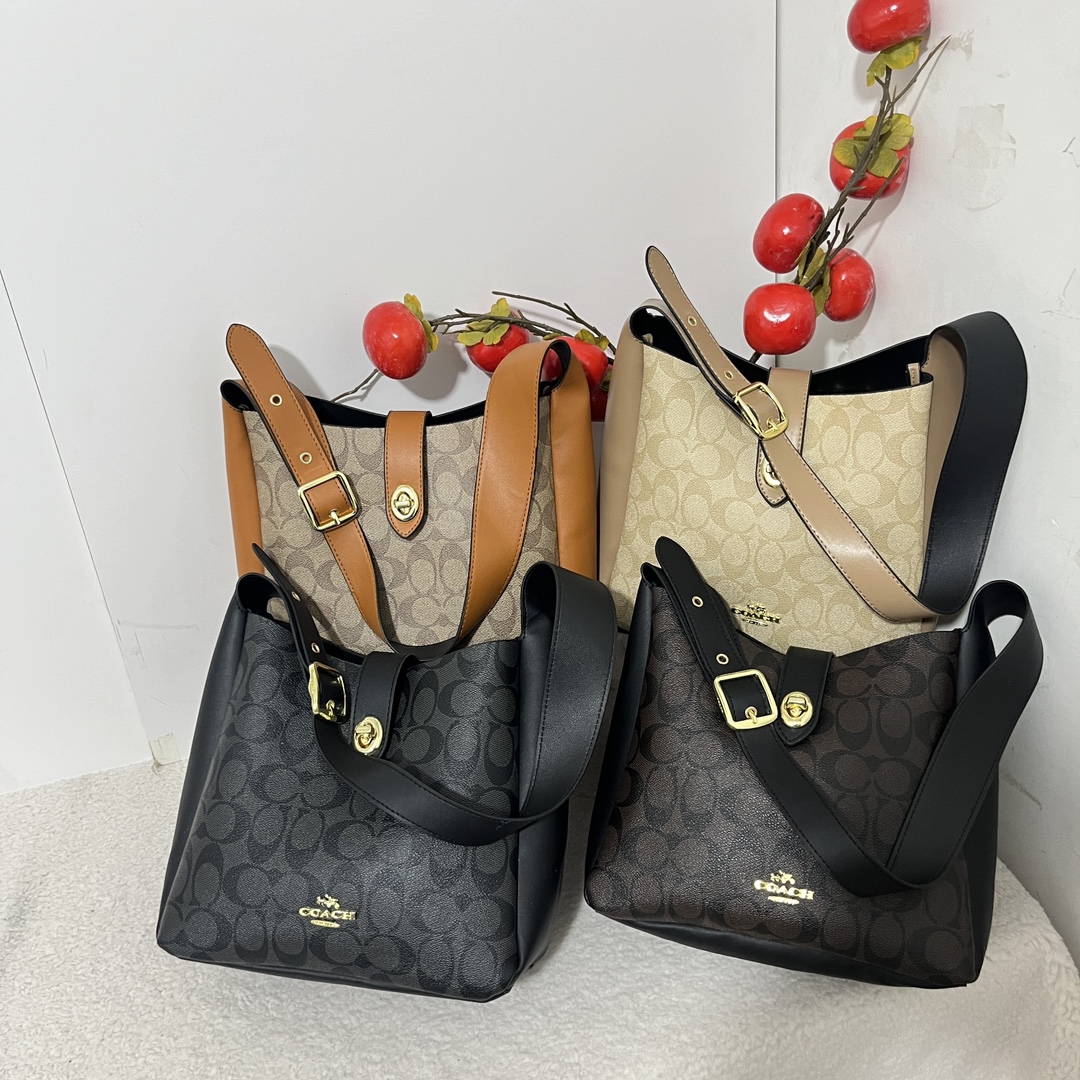 Coach shoulder handbag is classic and durable