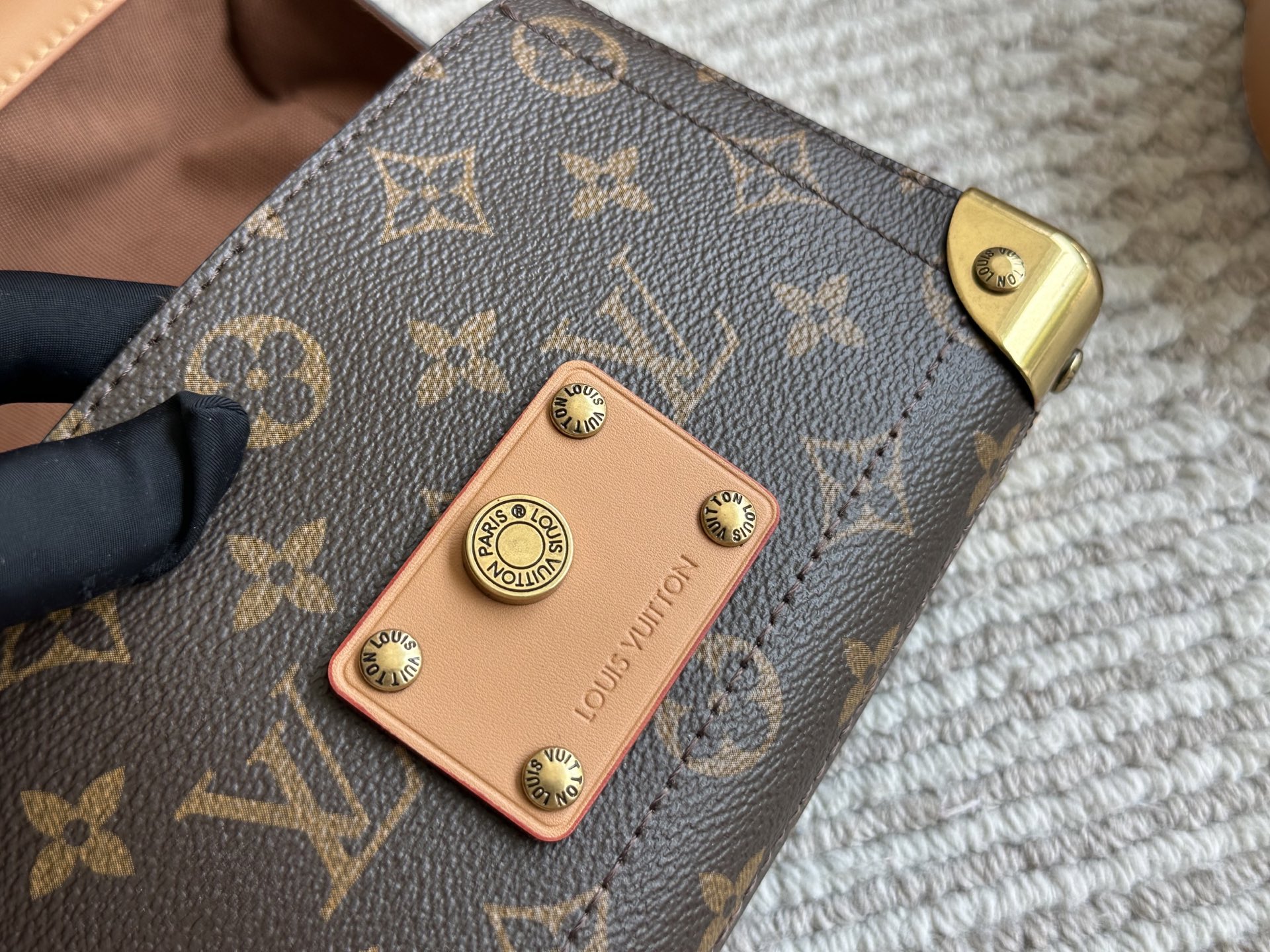 LV men's bag soultrunk box bag