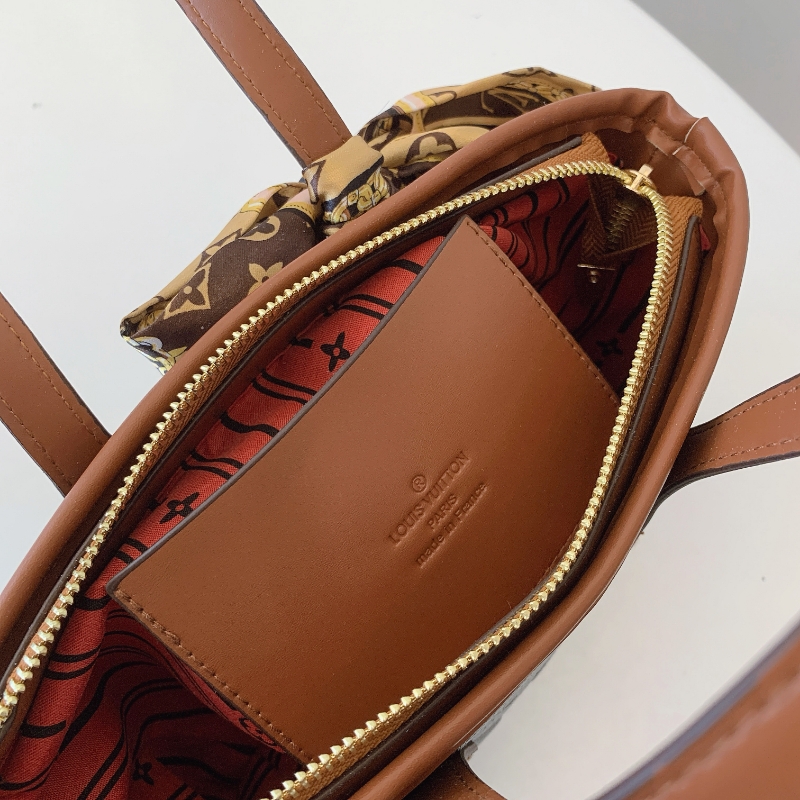 Louis Vuitton's new fashionable and versatile shoulder crossbody bag