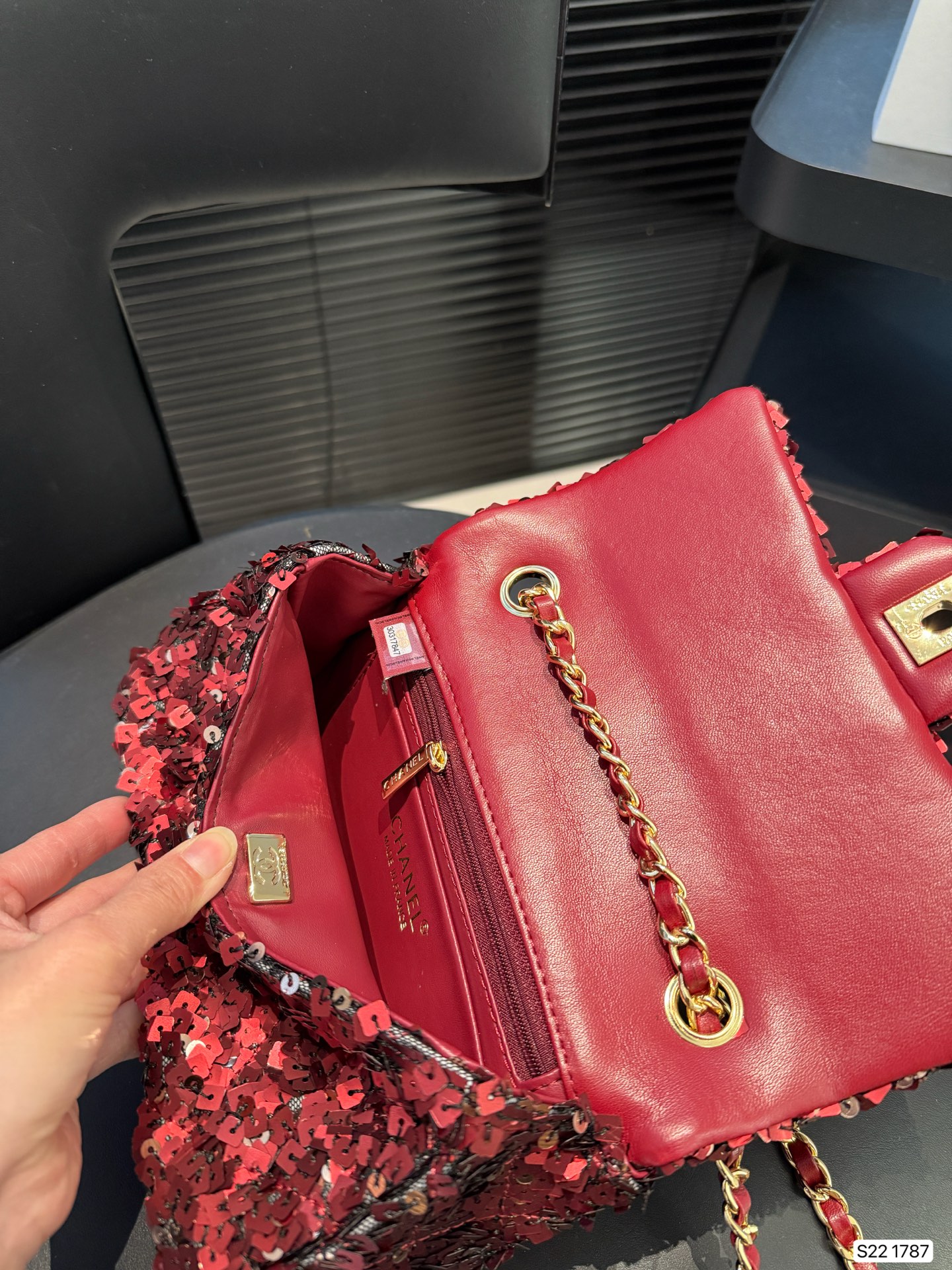 CHANEL Sequined cf chain bag