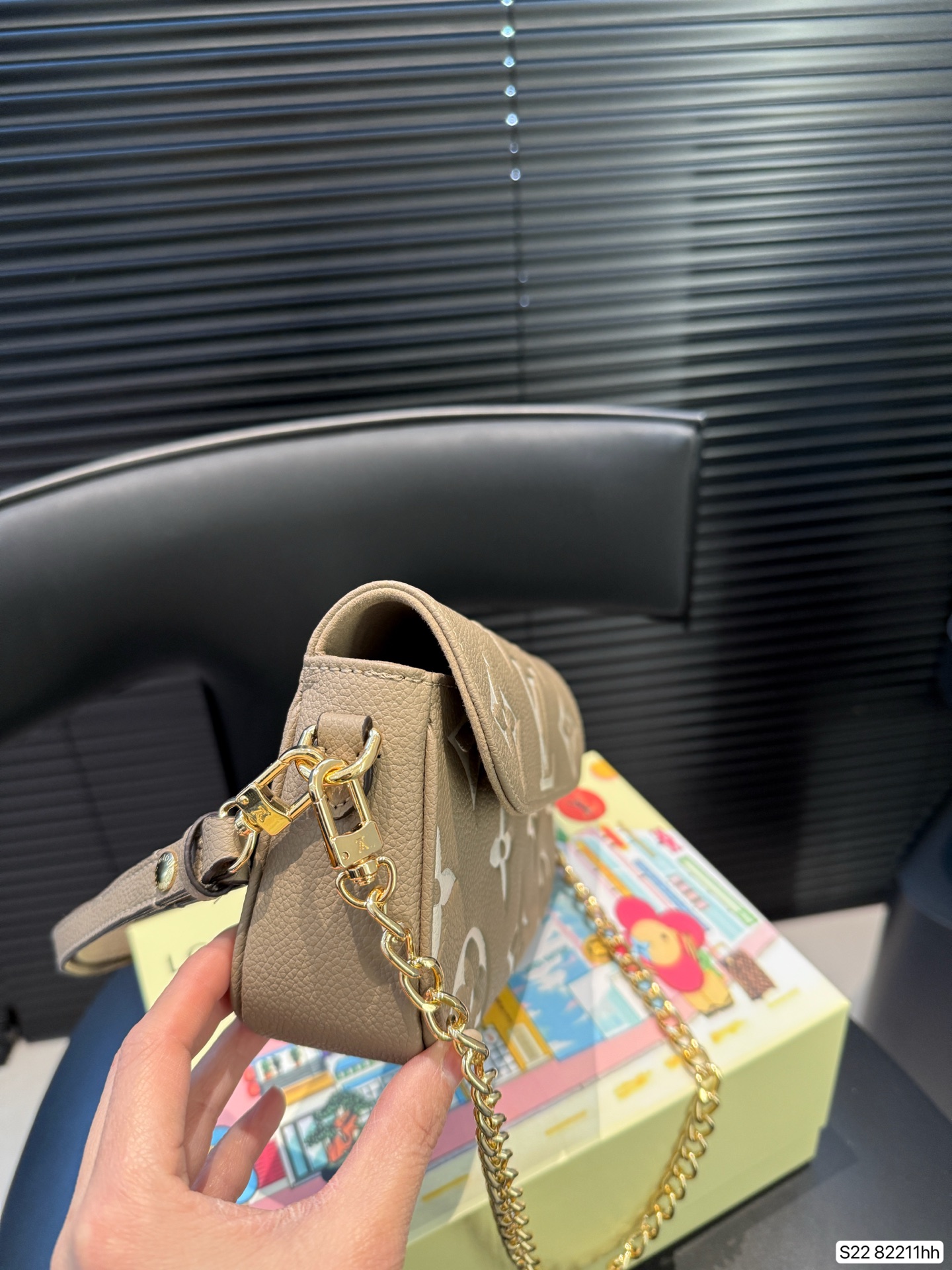 LV underarm messenger bag casual fashion