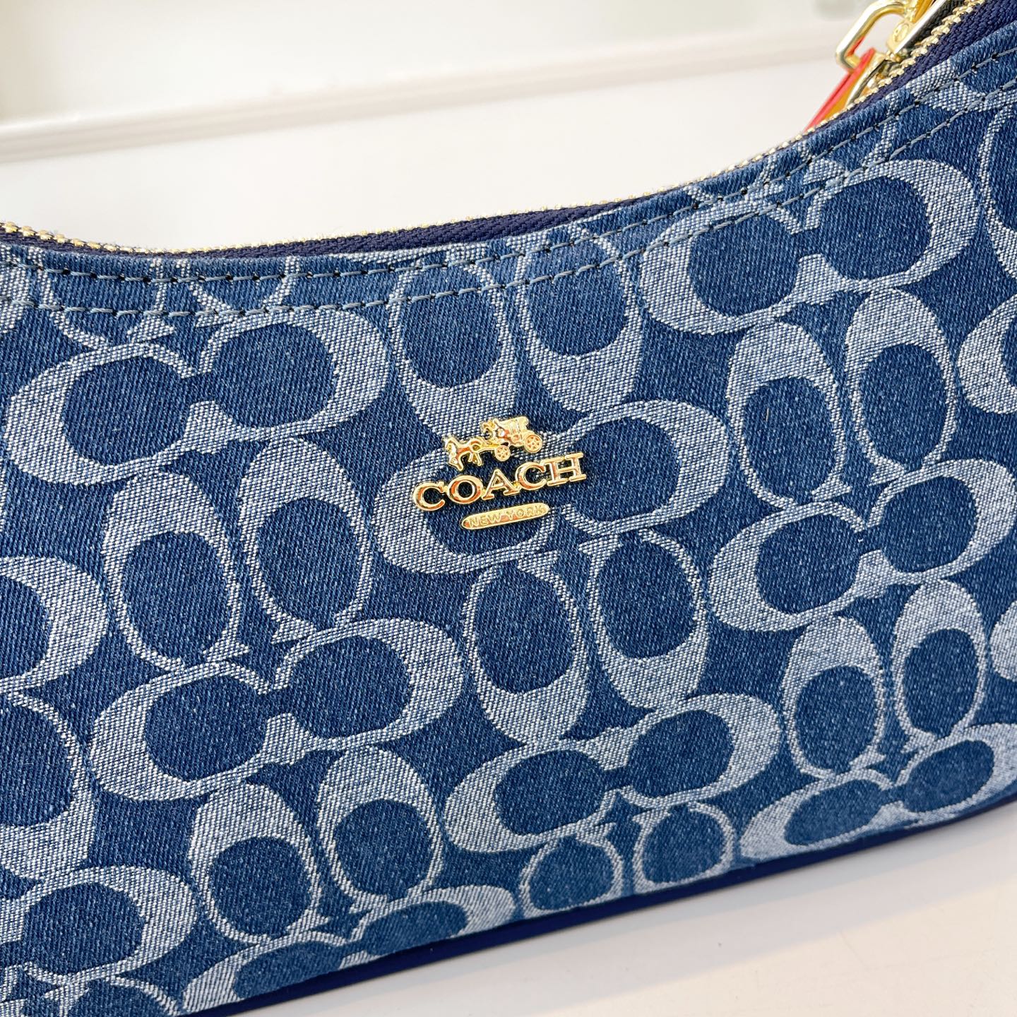 Coach presbyopic shoulder crossbody handbag armpit bag