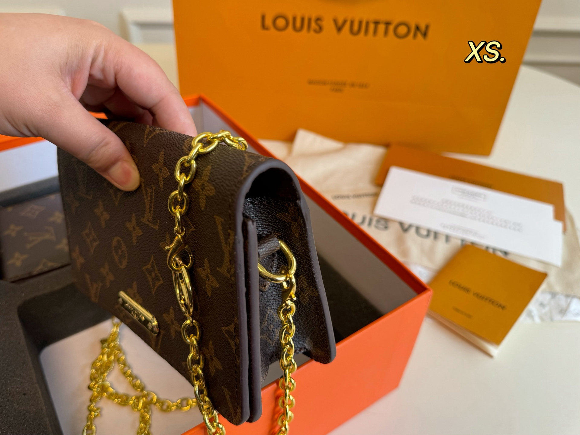 LV new Lily woc presbyopia chain bag box