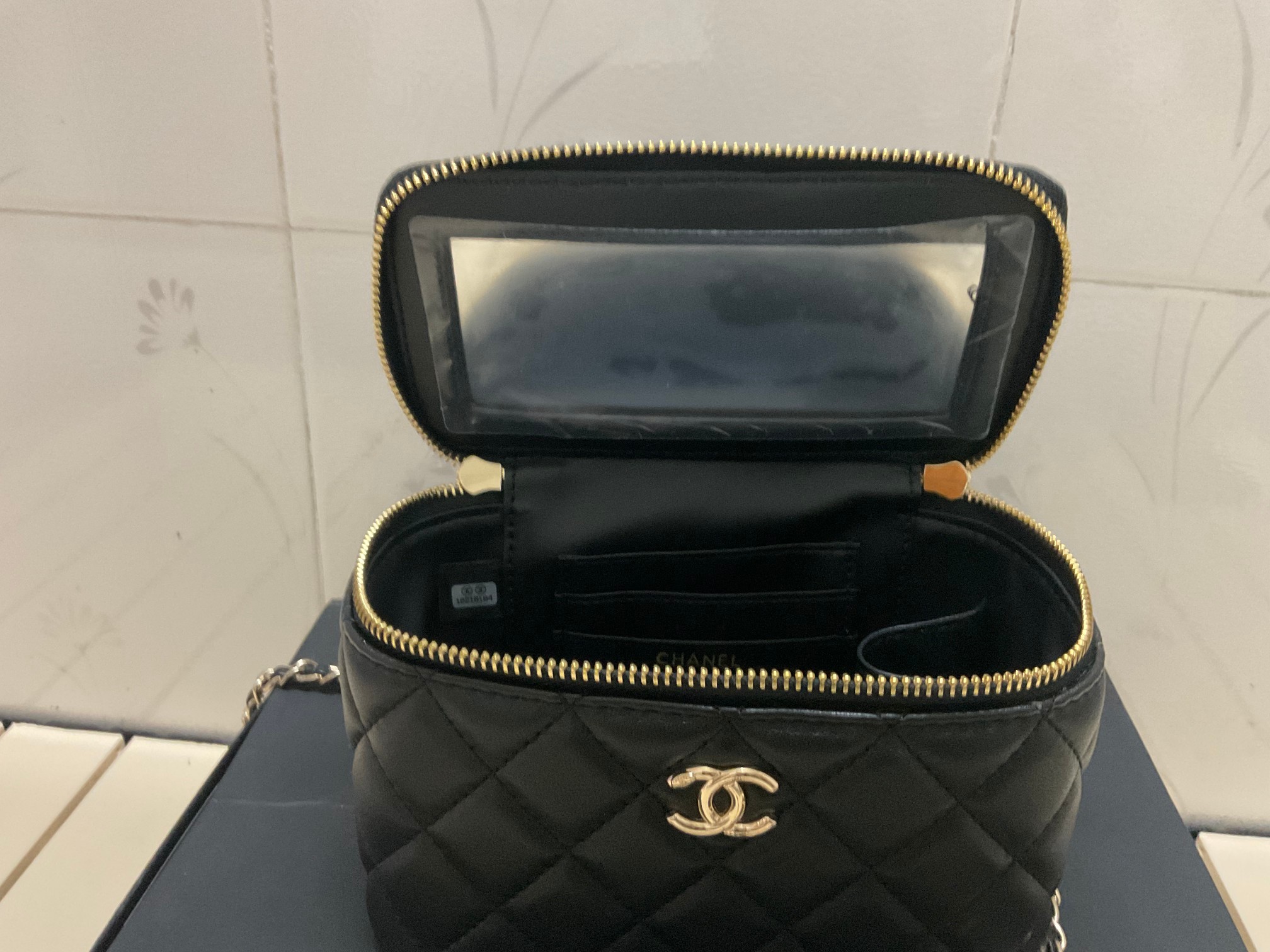 Chanel chain crossbody shoulder bag