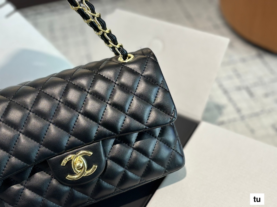 Chanel chain crossbody bag