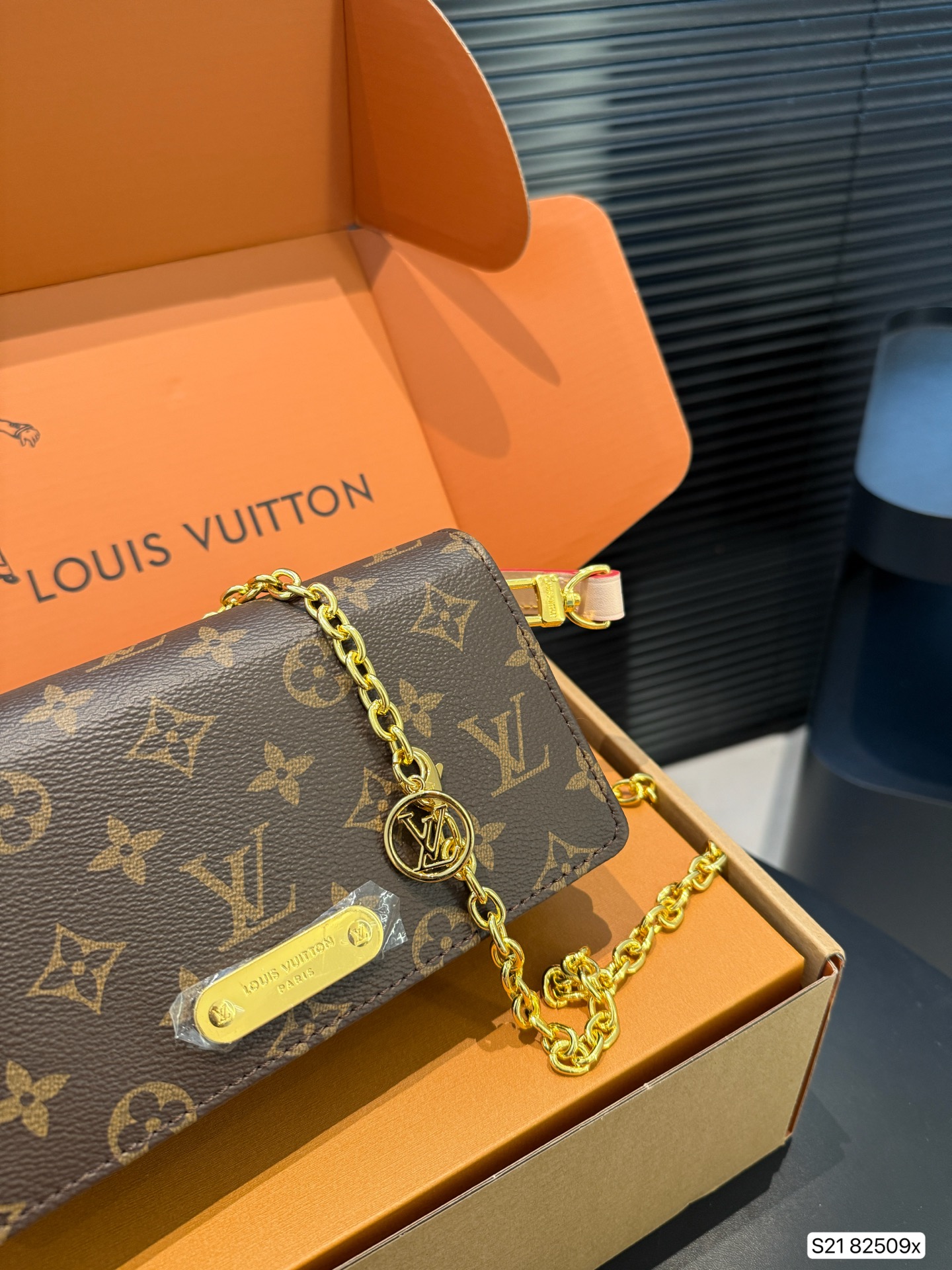 LV new chain bag