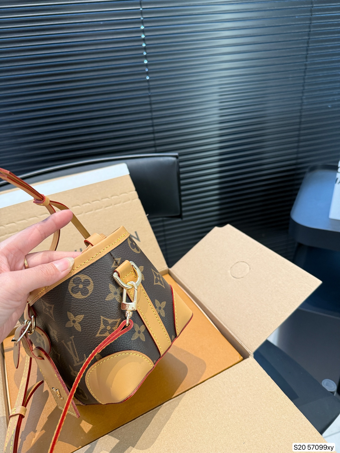 LV Mini monogram small bucket bag