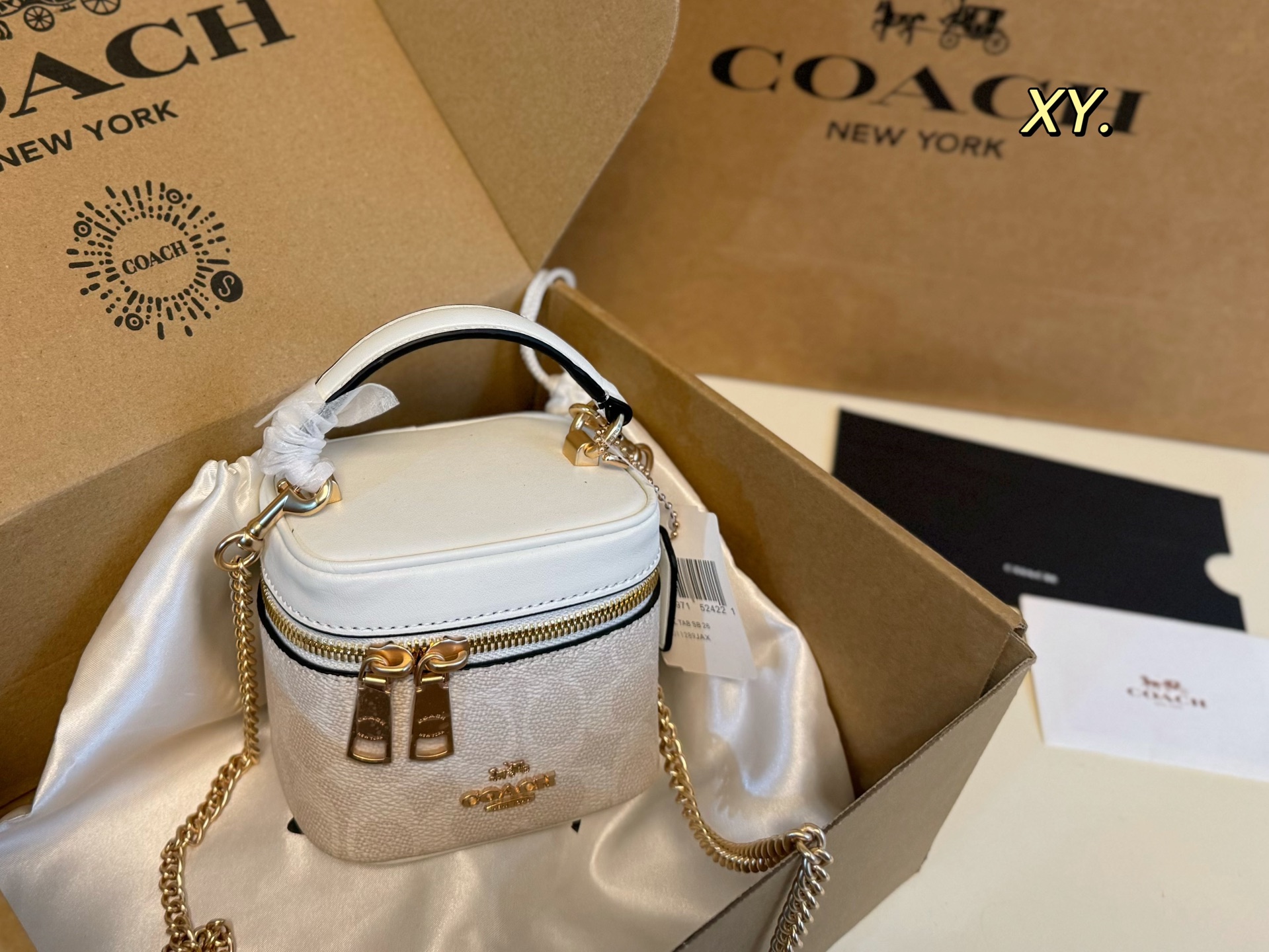 Coach's new Ava portable mini chain box bag lipstick bag