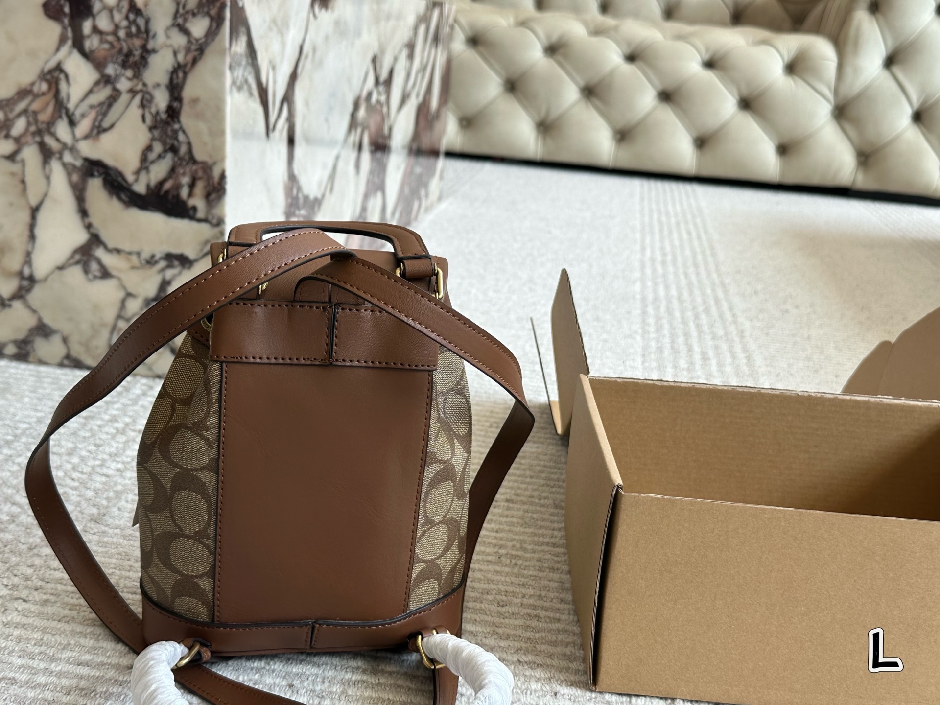 Coach backpack is fashionable and versatile