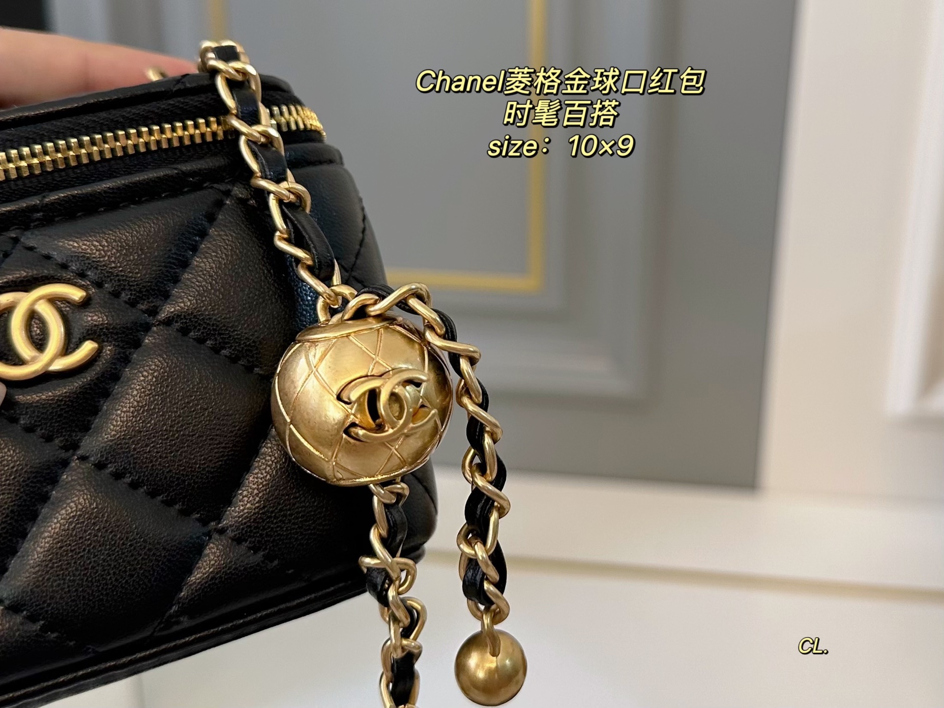 Chanel diamond-shaped golden ball red envelope