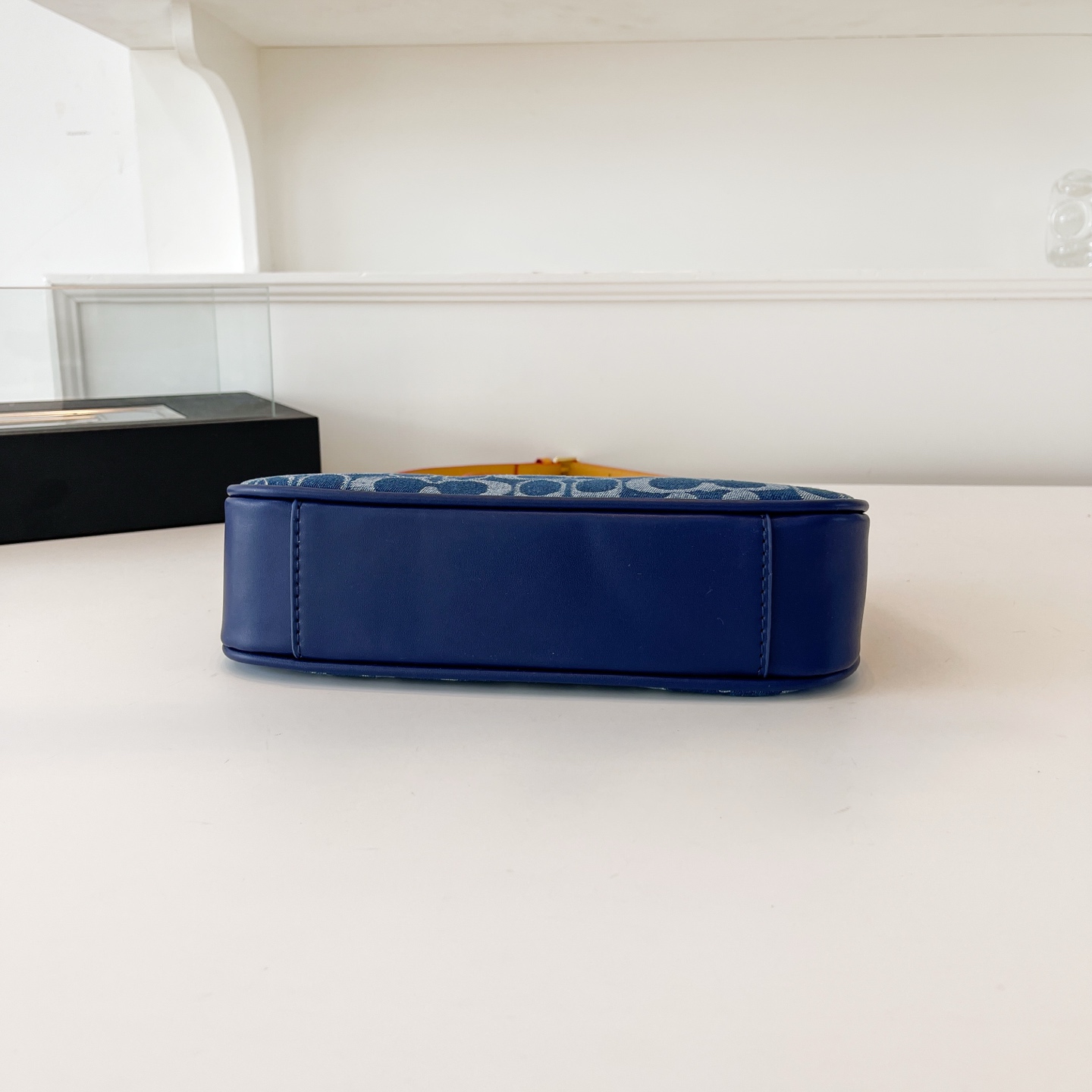 Coach presbyopic shoulder crossbody handbag armpit bag