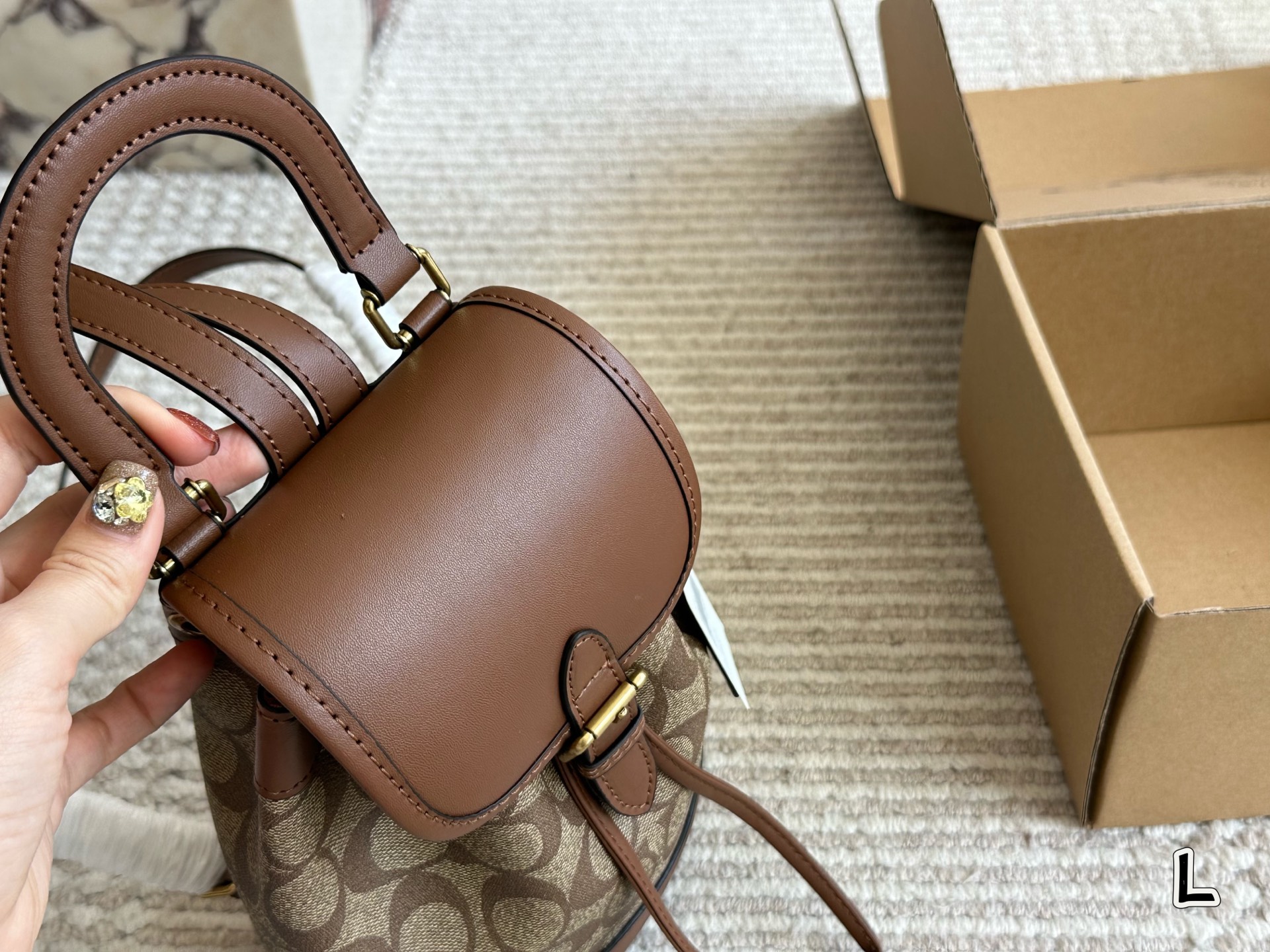 Coach backpack is fashionable and versatile