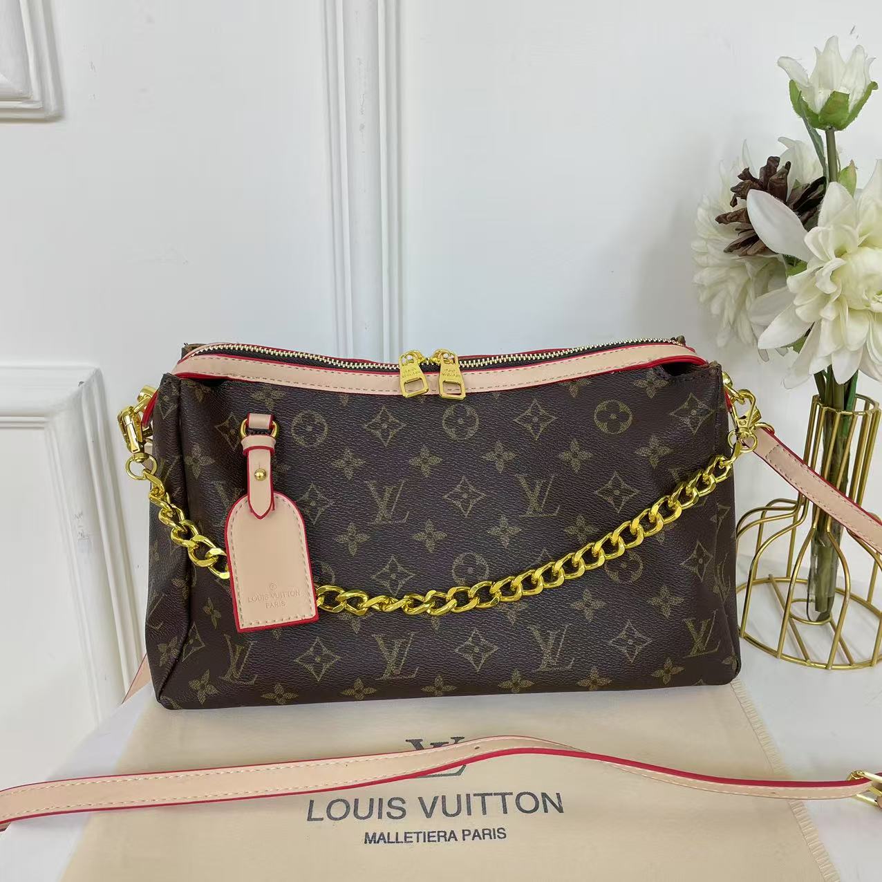 Louis Vuitton chain bag high-end French armpit bag simple retro