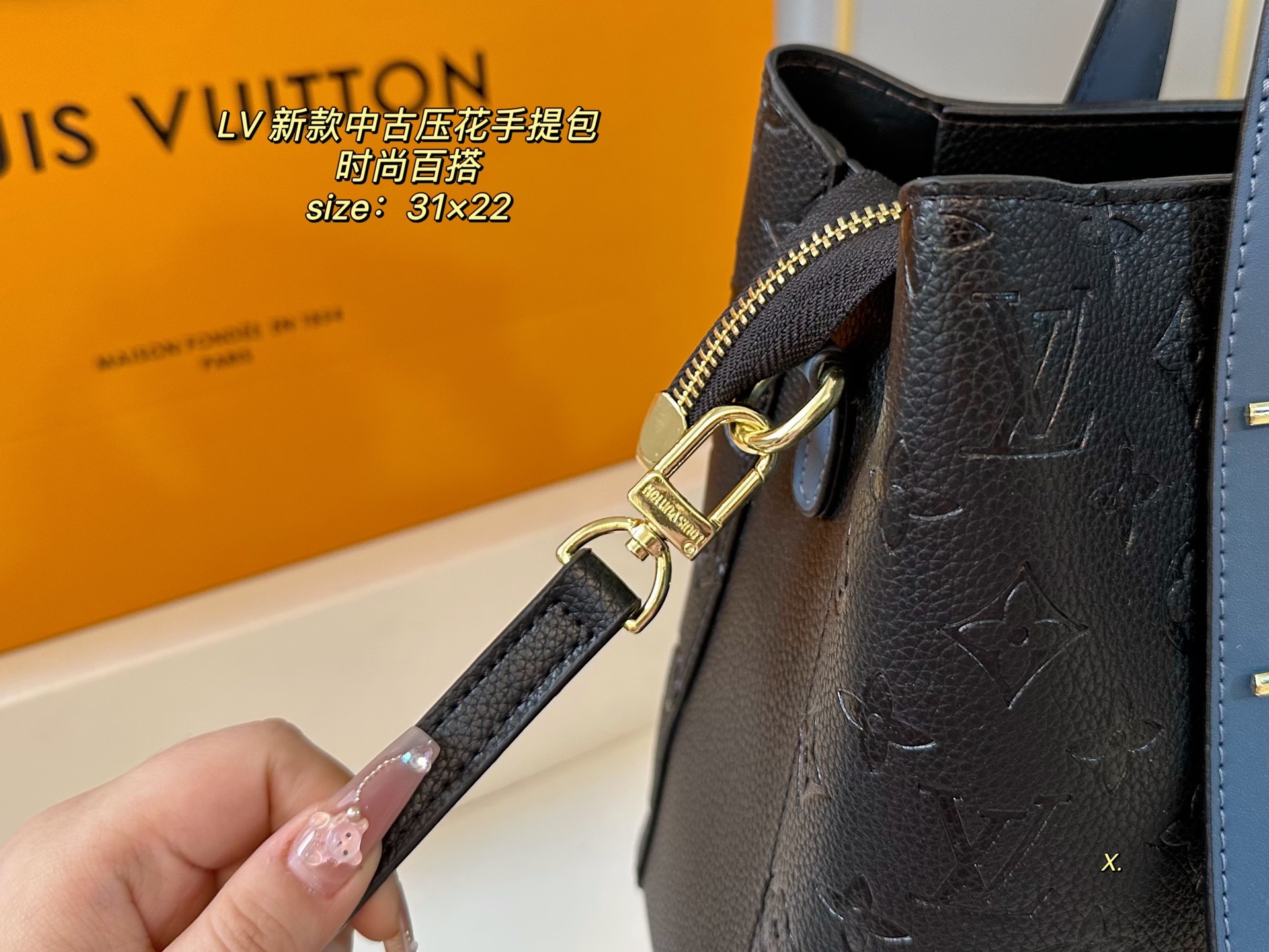 Louis Vuitton new embossed second-hand handbag
