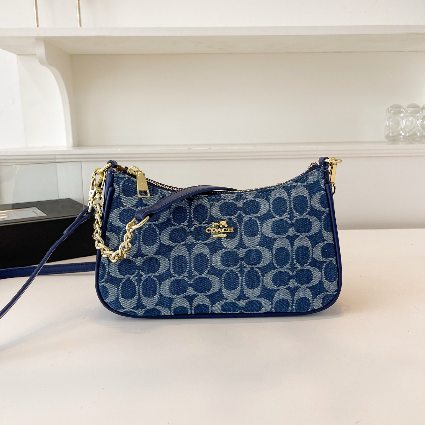 Coach presbyopic shoulder crossbody handbag armpit bag