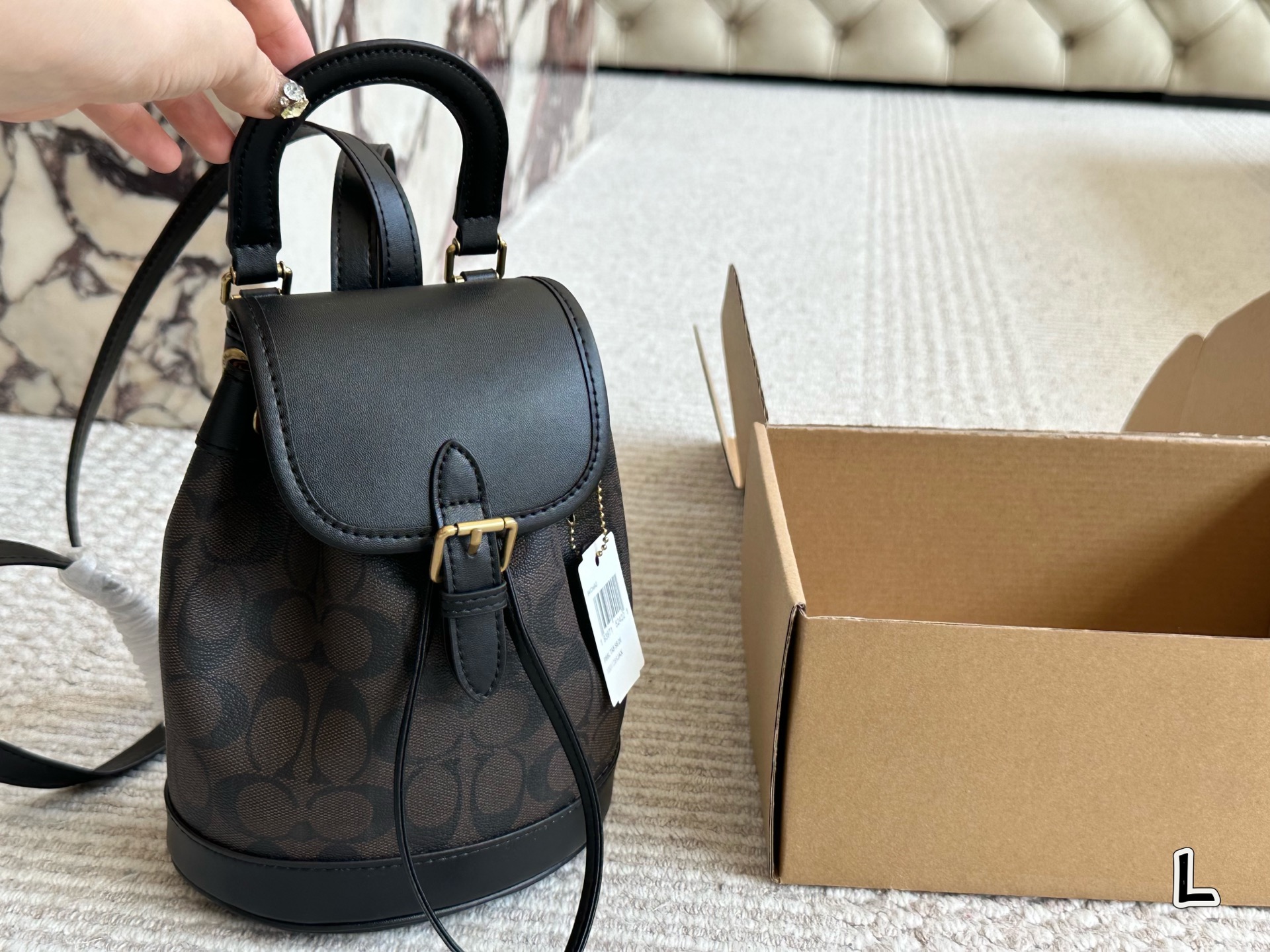 Coach backpack is fashionable and versatile