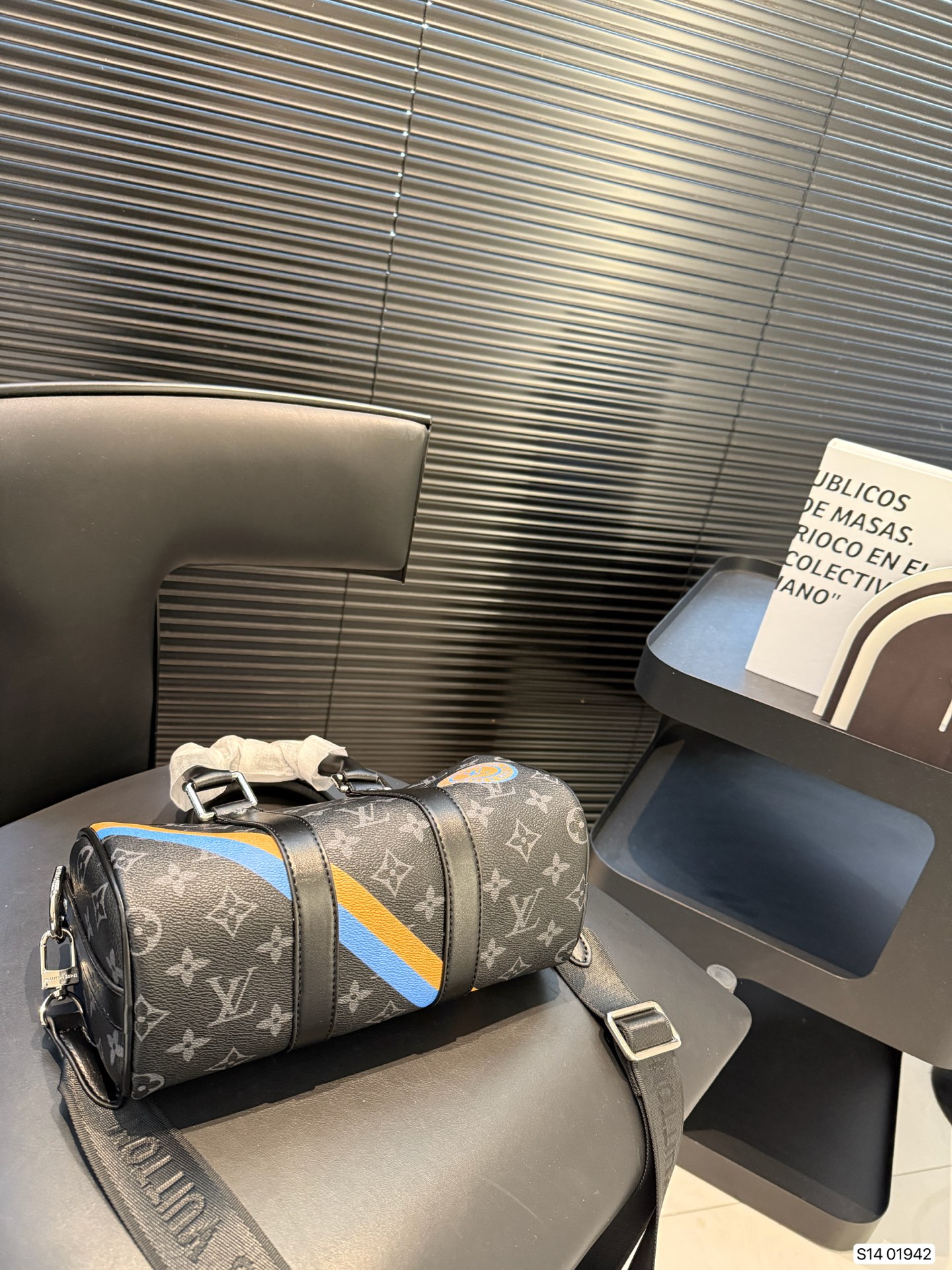 LV keep single shoulder pillow bag