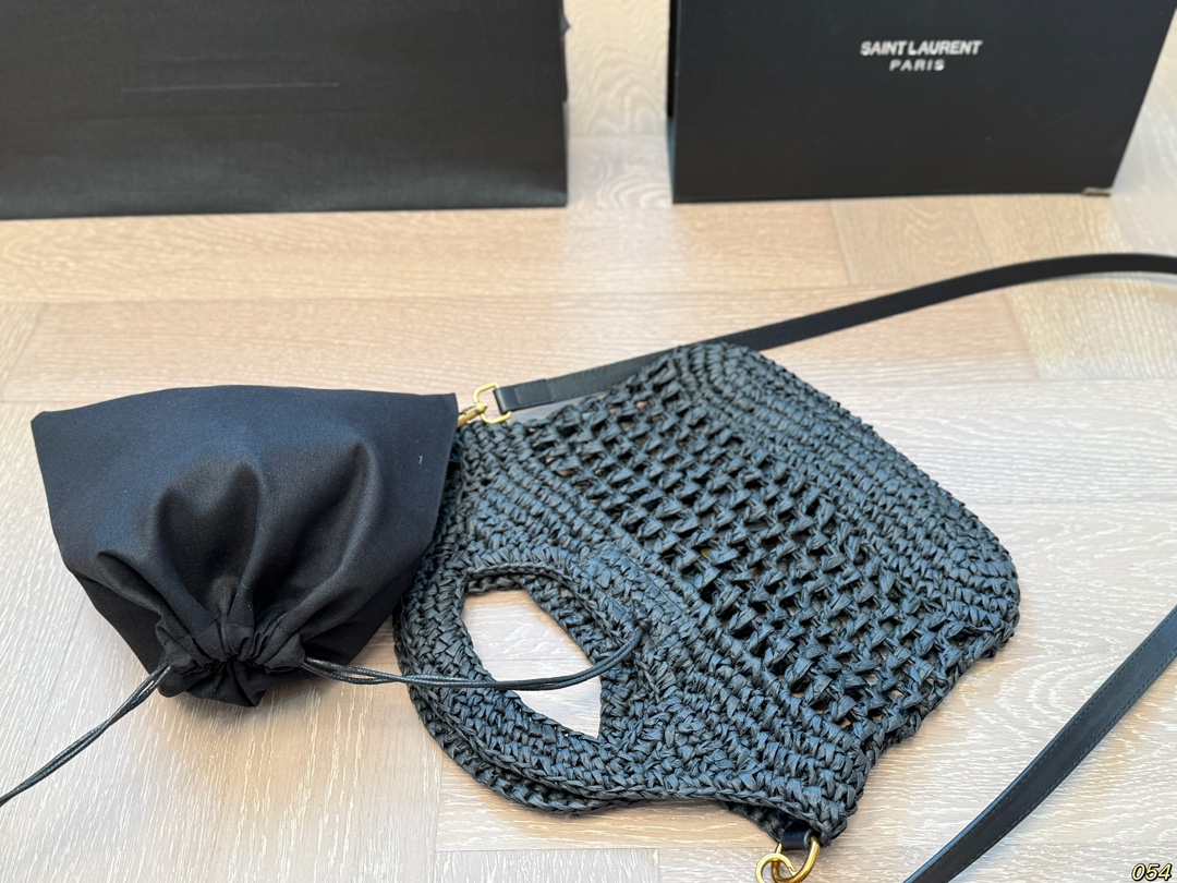 YSL straw bag retro and elegant