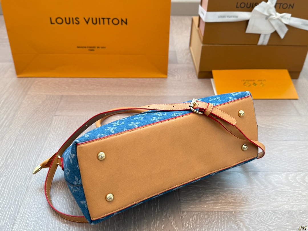 LV single-shoulder handbag