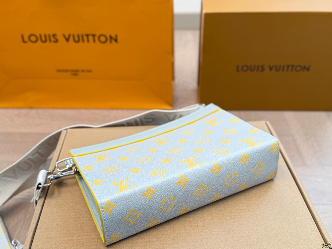 LV's new two-in-one messenger bag