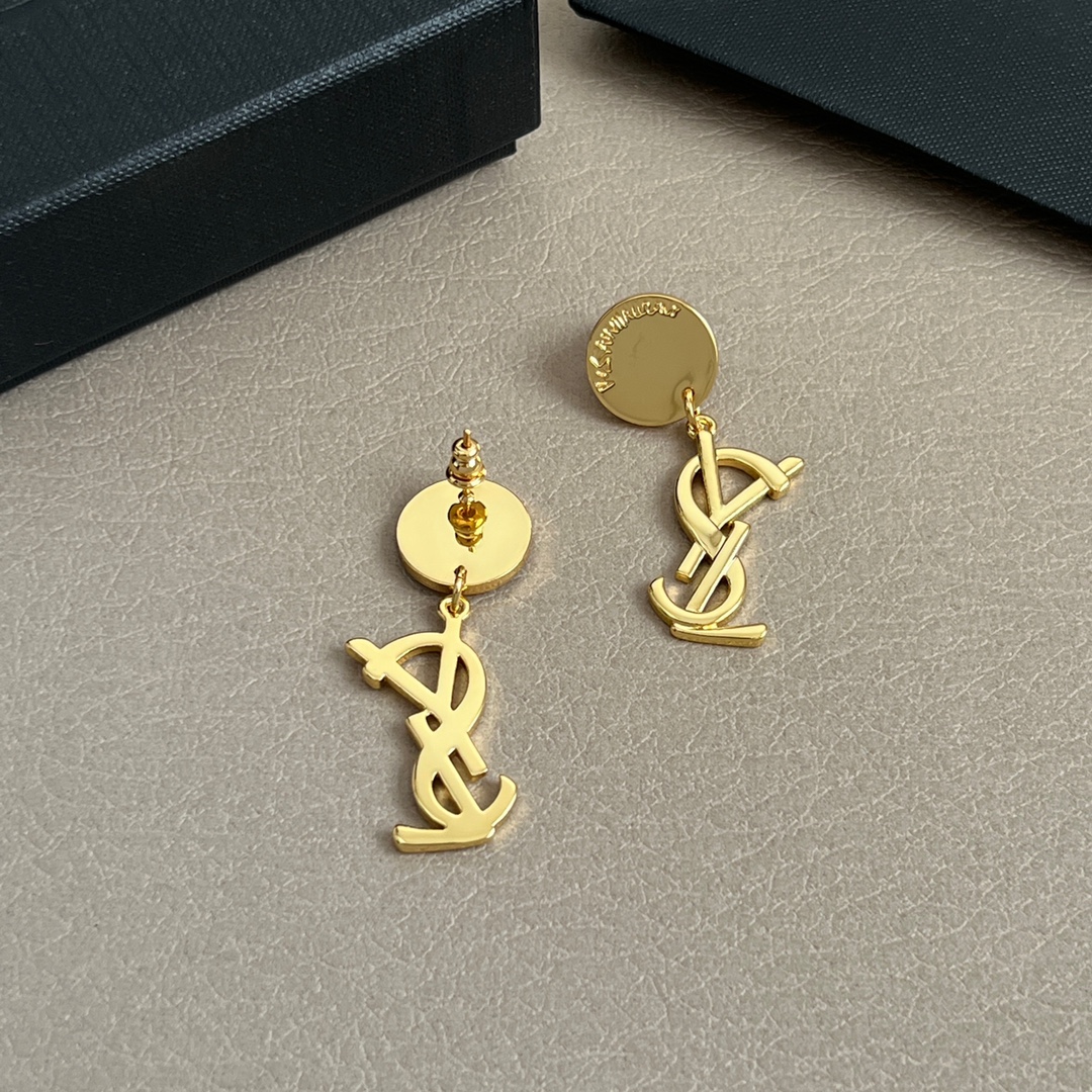 Metal letter light luxury high-end earrings European and American exaggerated fashion personality earrings socialite temperament big-name earrings for women