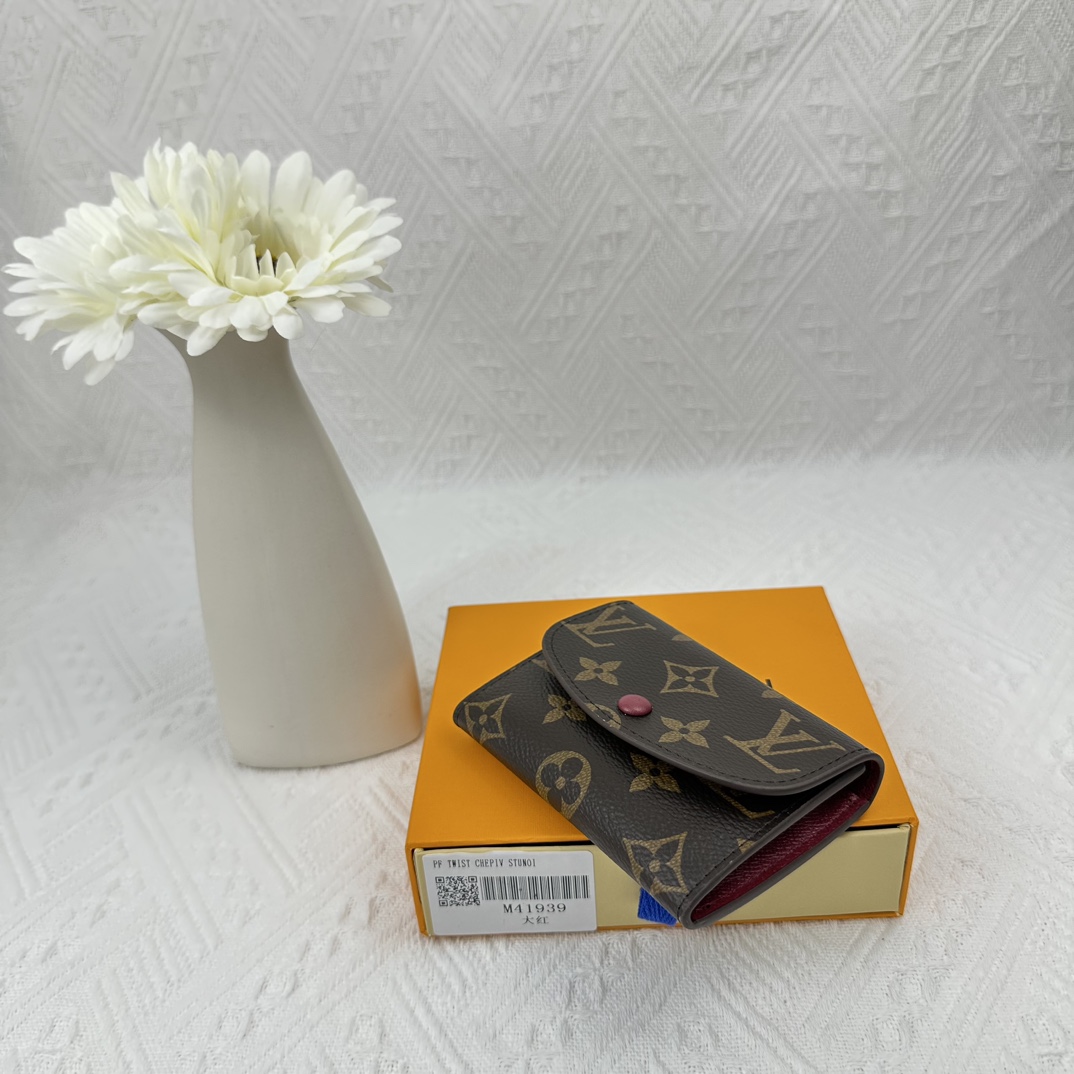 LV compact and practical coin purse