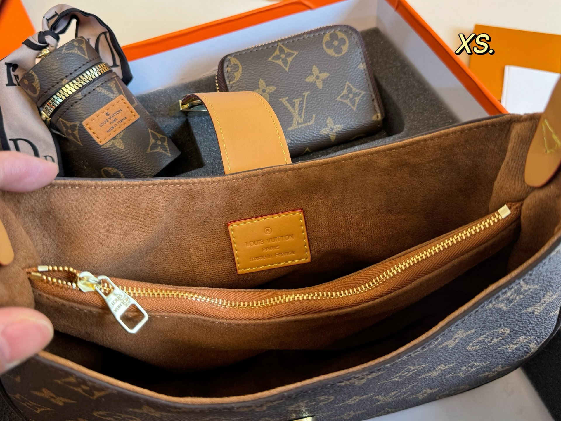 LV Low key shoulder lock armpit bag case