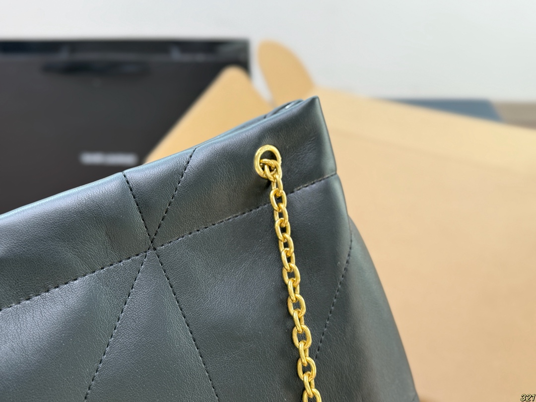 YSL tote bag is simple and stylish