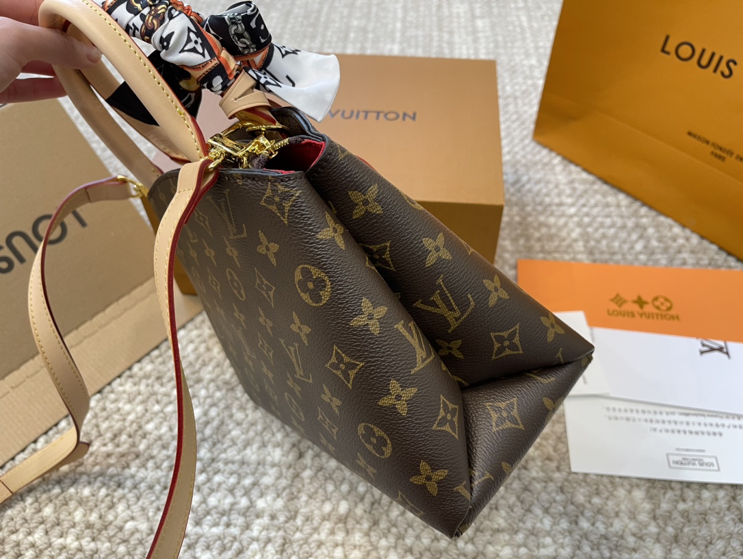 LV classic old flower Montaigne bag