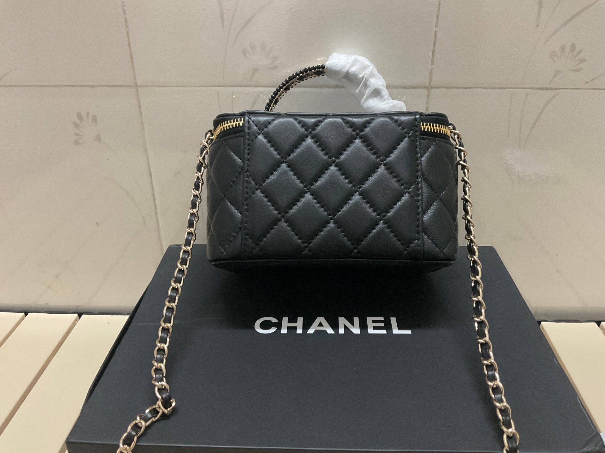 Chanel chain crossbody shoulder bag