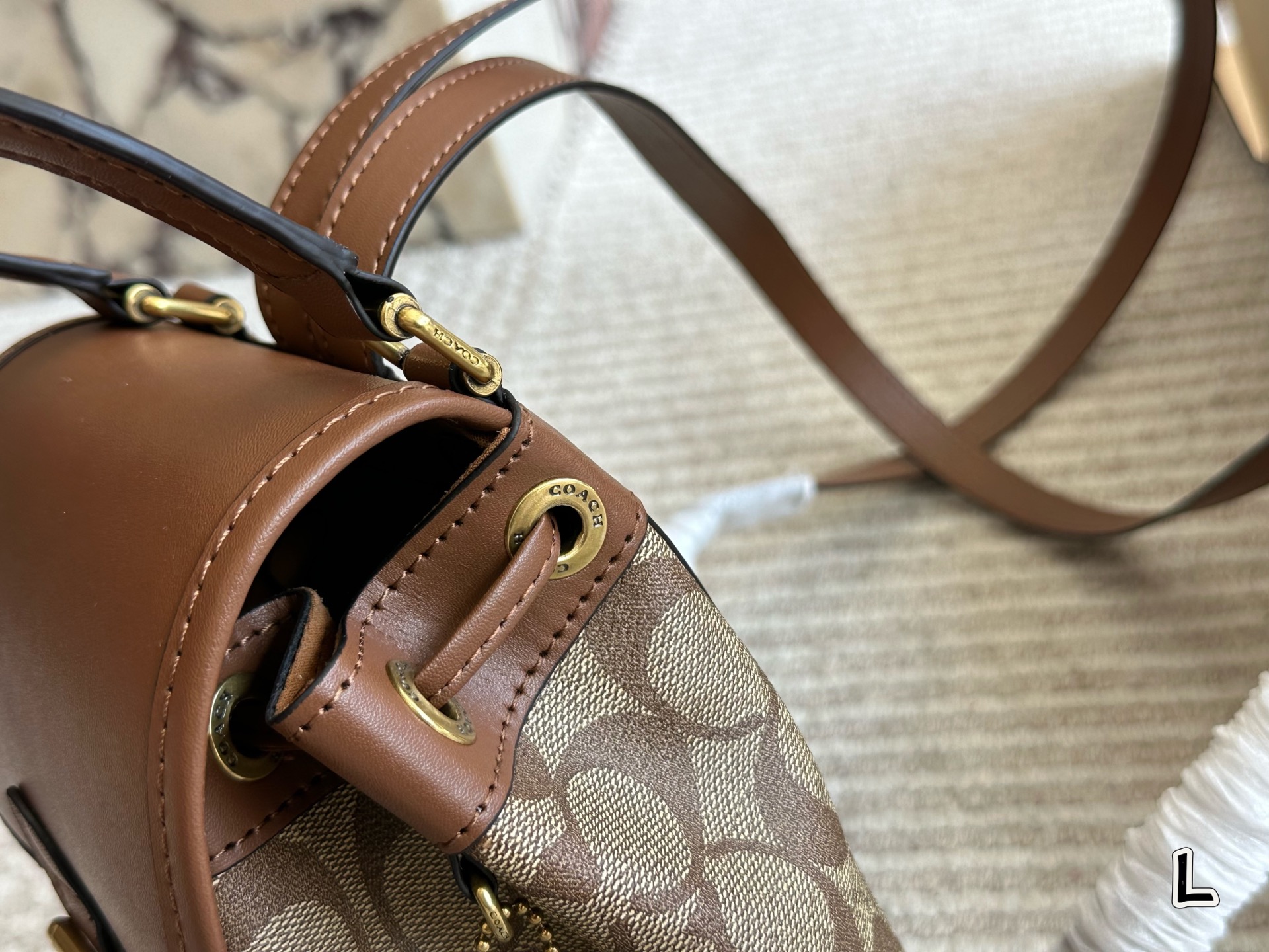 Coach backpack is fashionable and versatile