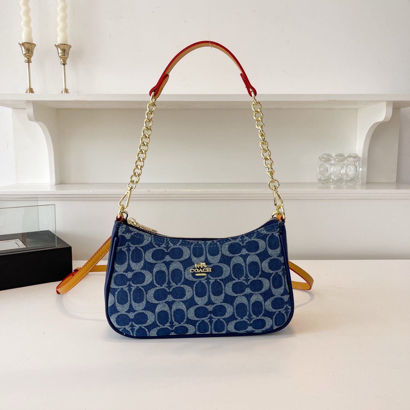 Coach presbyopic shoulder crossbody handbag armpit bag