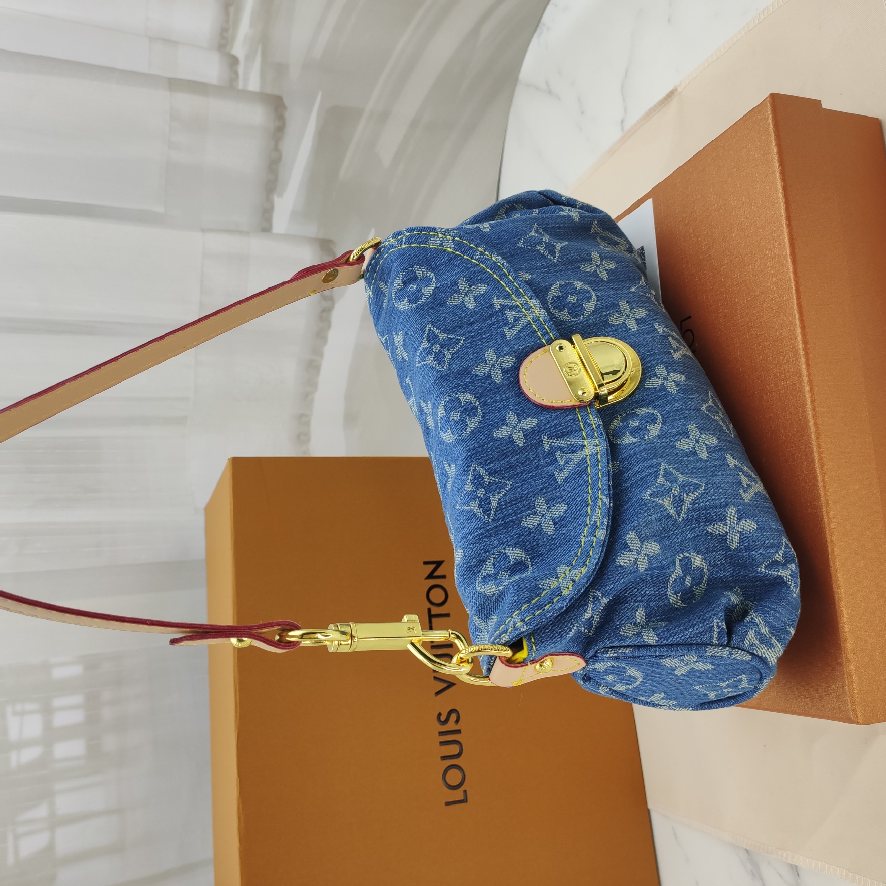 LV mini pretty Cowboy bag blue