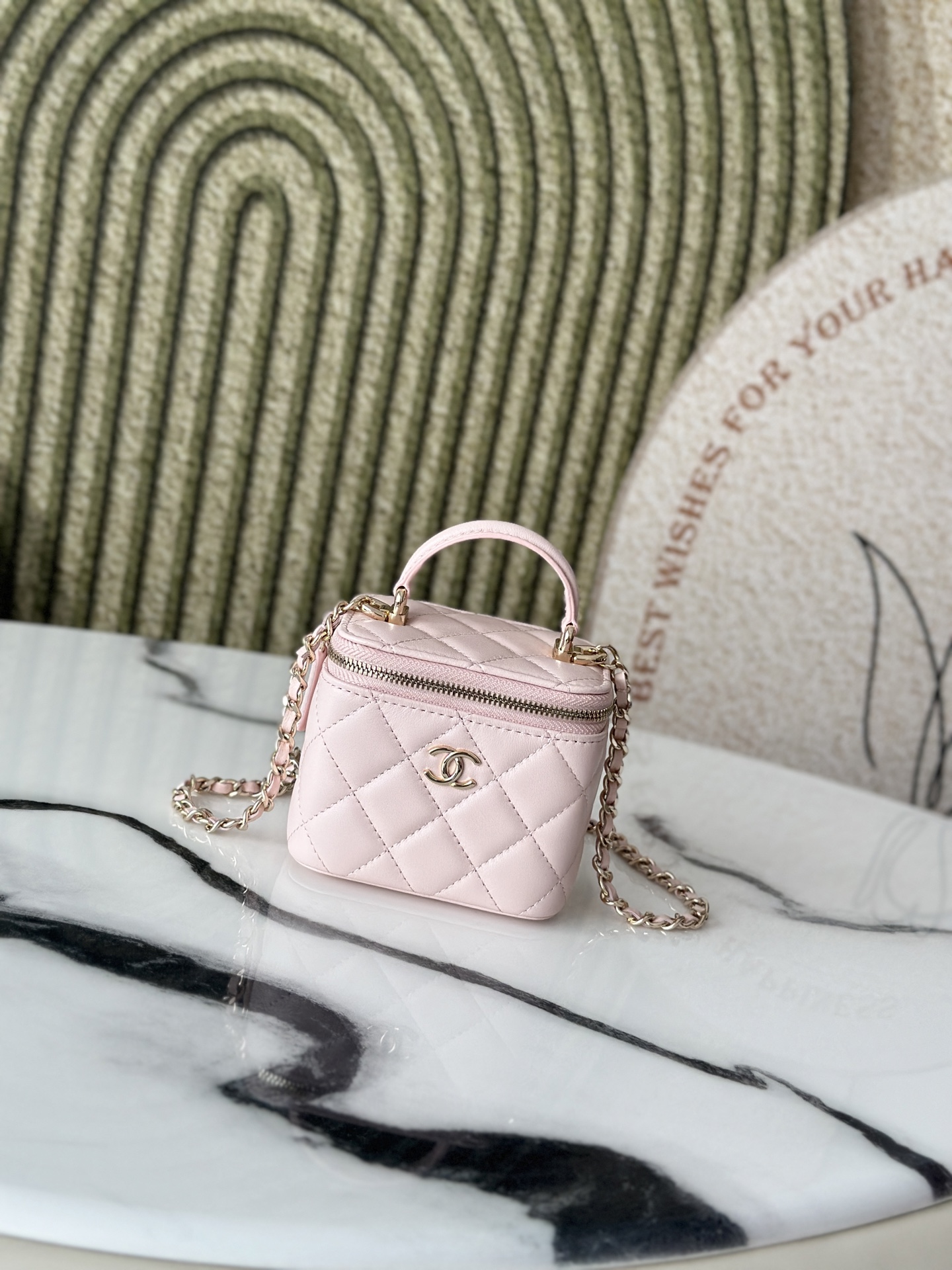 Top version Chanel Chain Makeup Bag with a makeup mirror inside