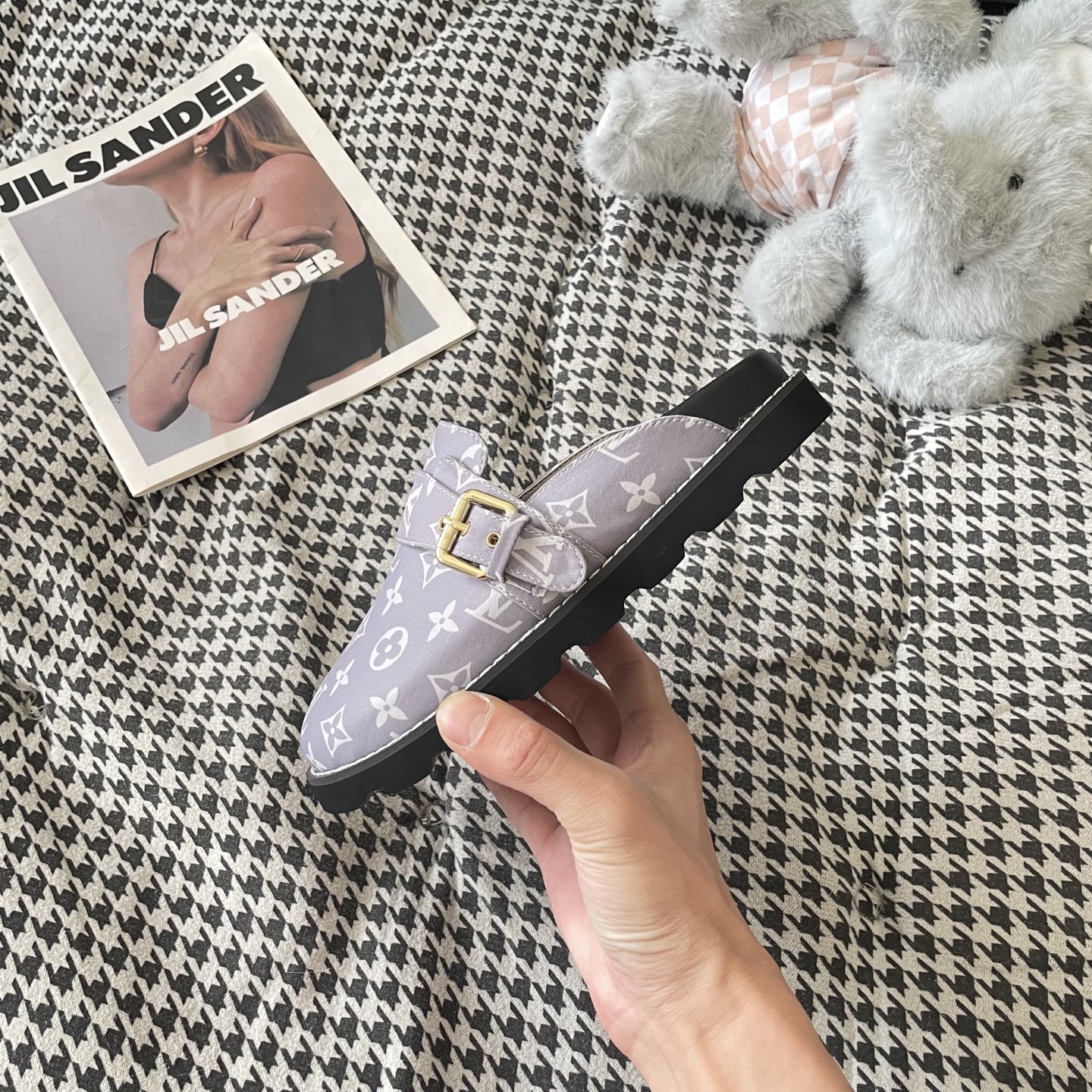 LV couple closed toe slippers