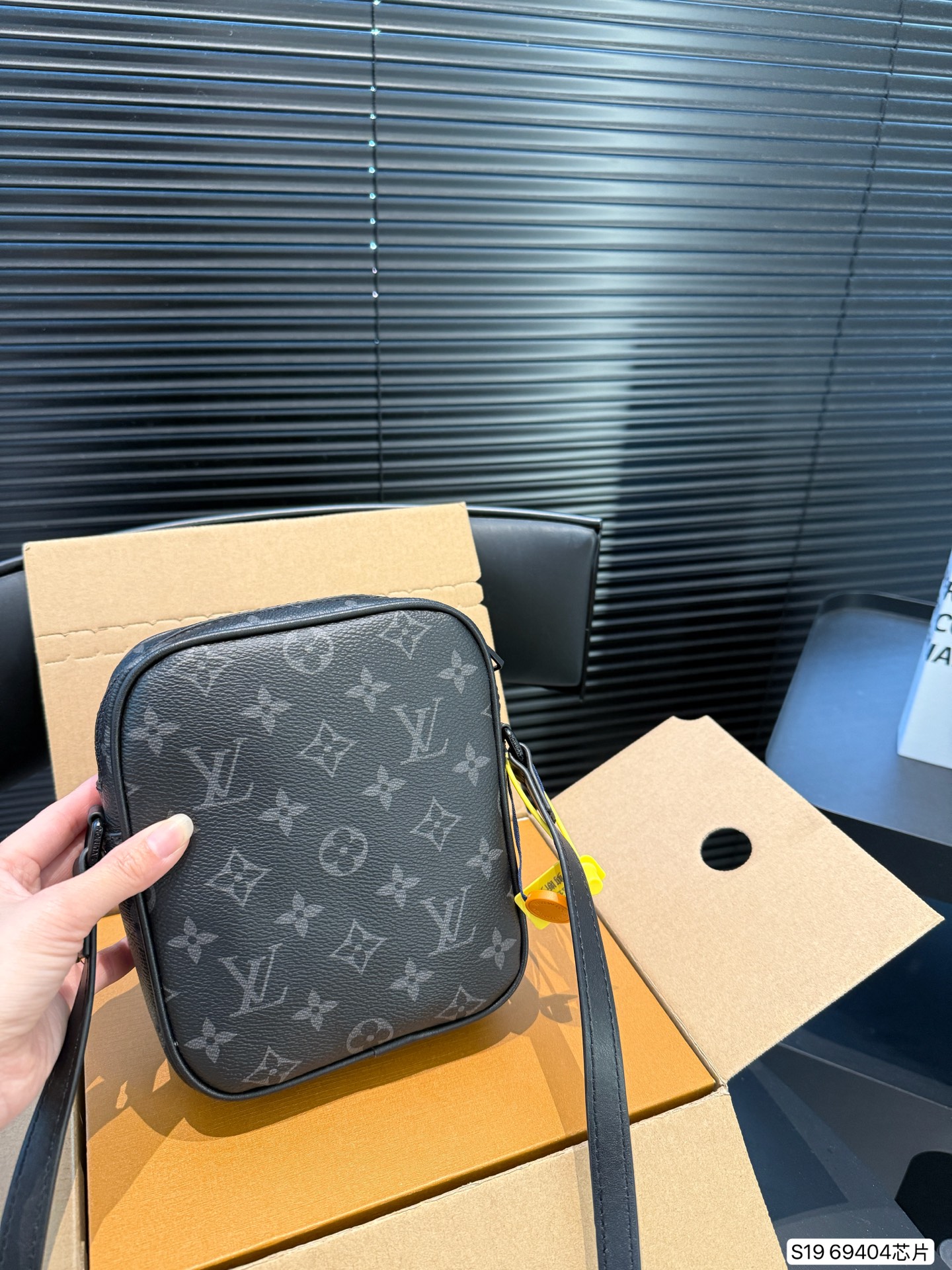 LV messenger bag men's camera bag