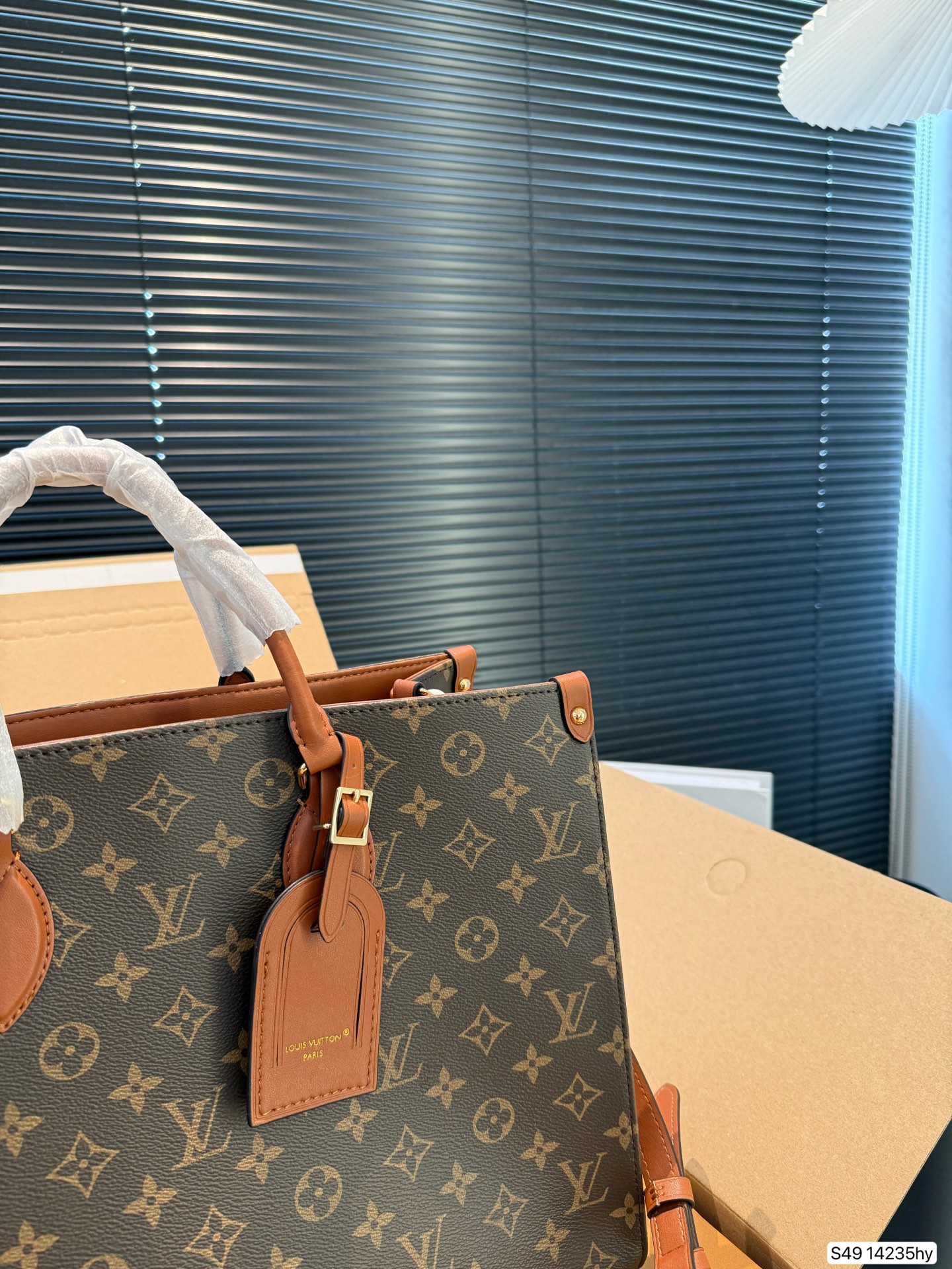 LV classic tote bag
