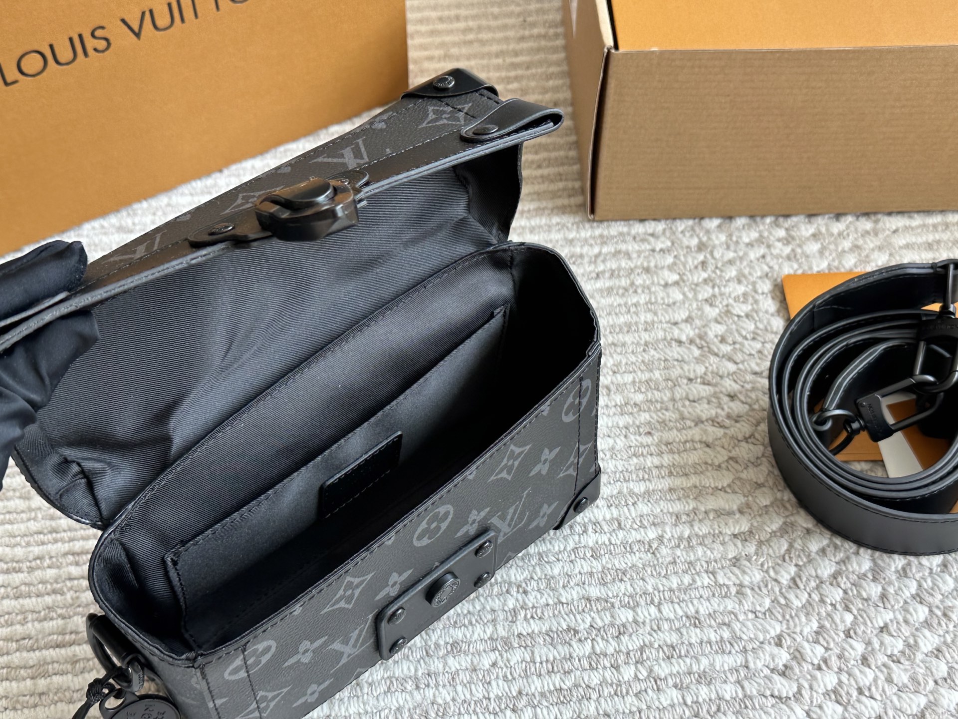 LV men's bag soultrunk box bag