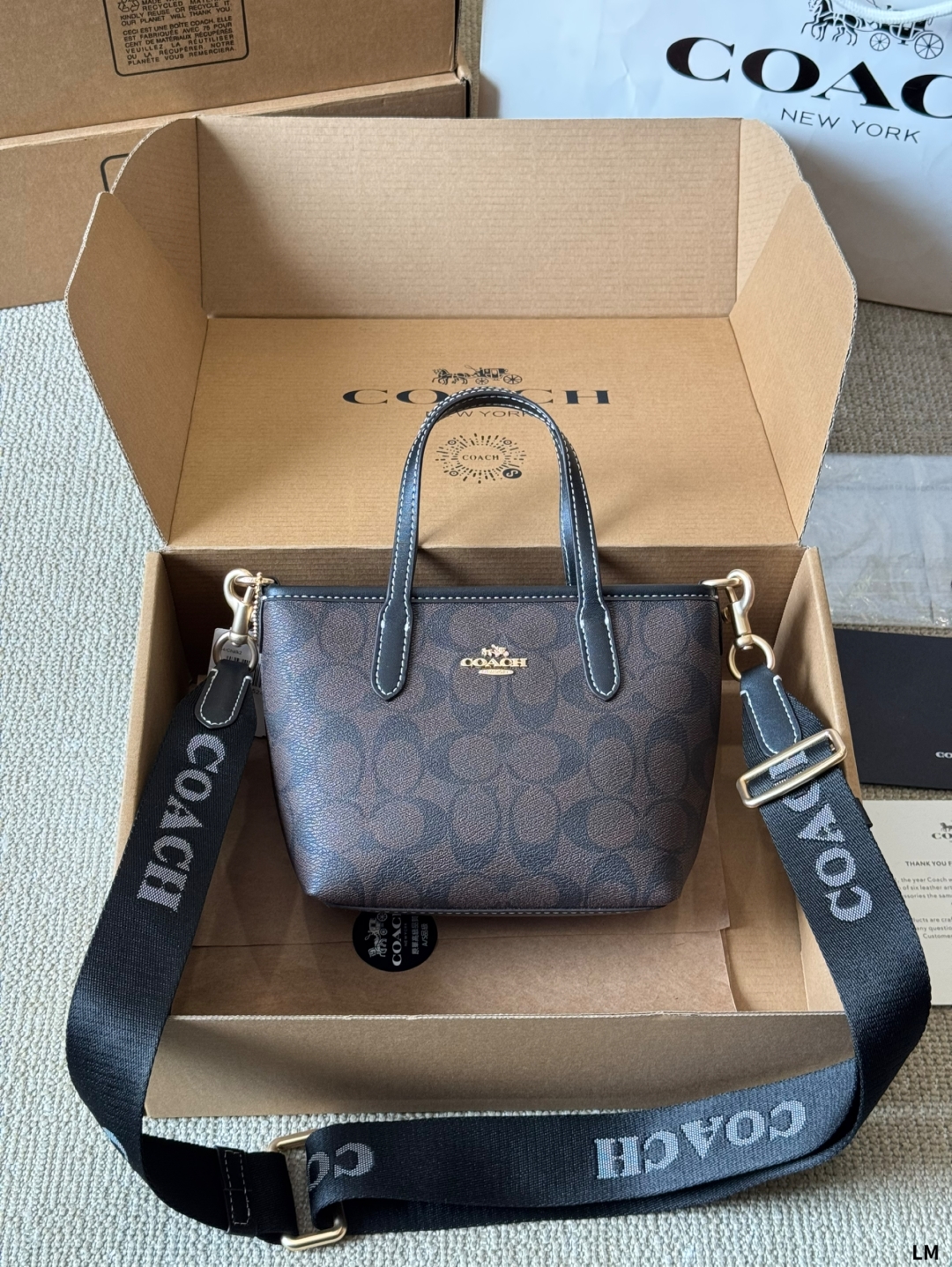 Coach's new small tote bag City series mini size