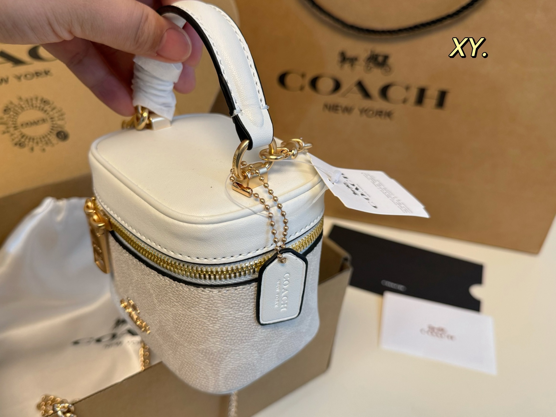 Coach's new Ava portable mini chain box bag lipstick bag